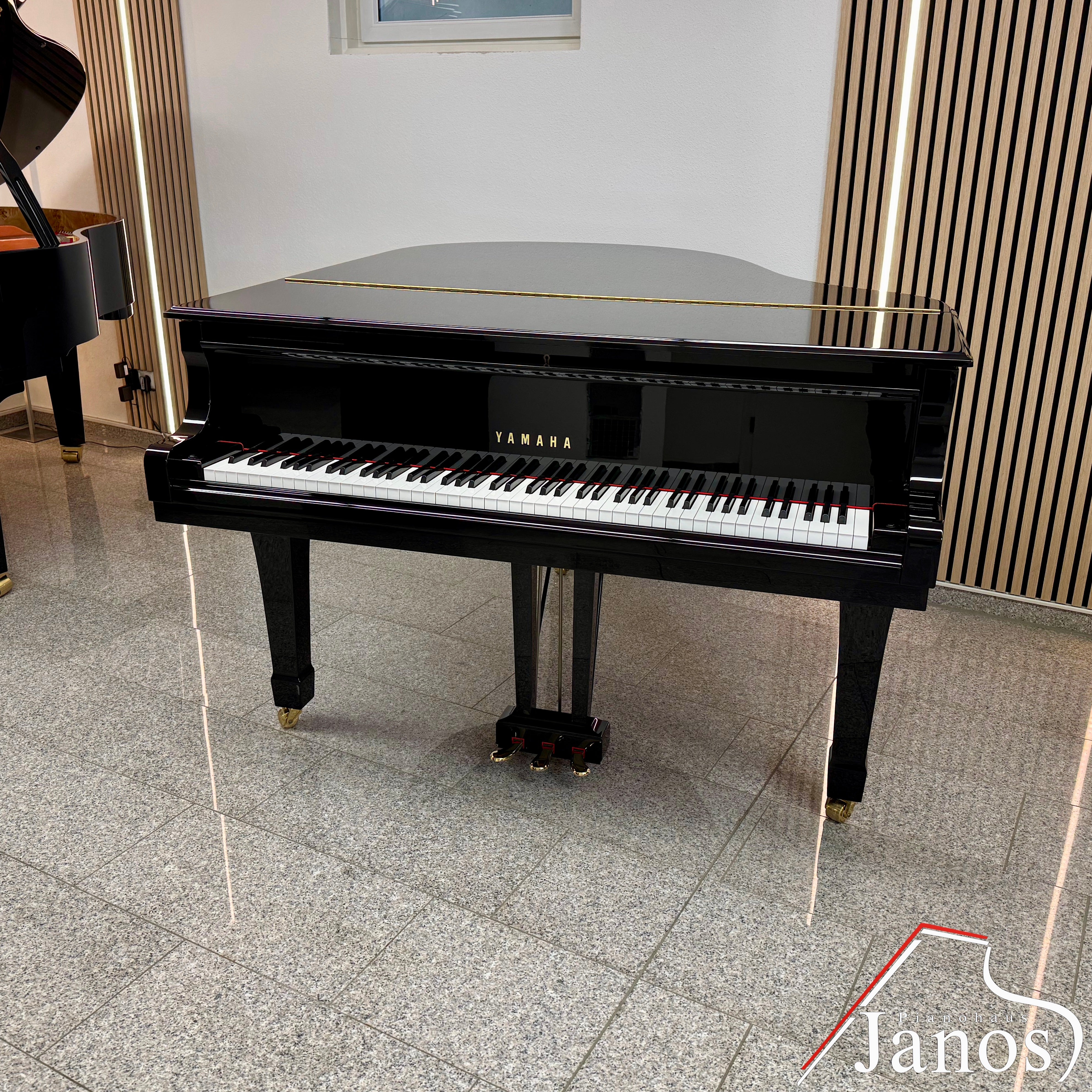 Flügel Yamaha G2 - Schwarz Hochglanz