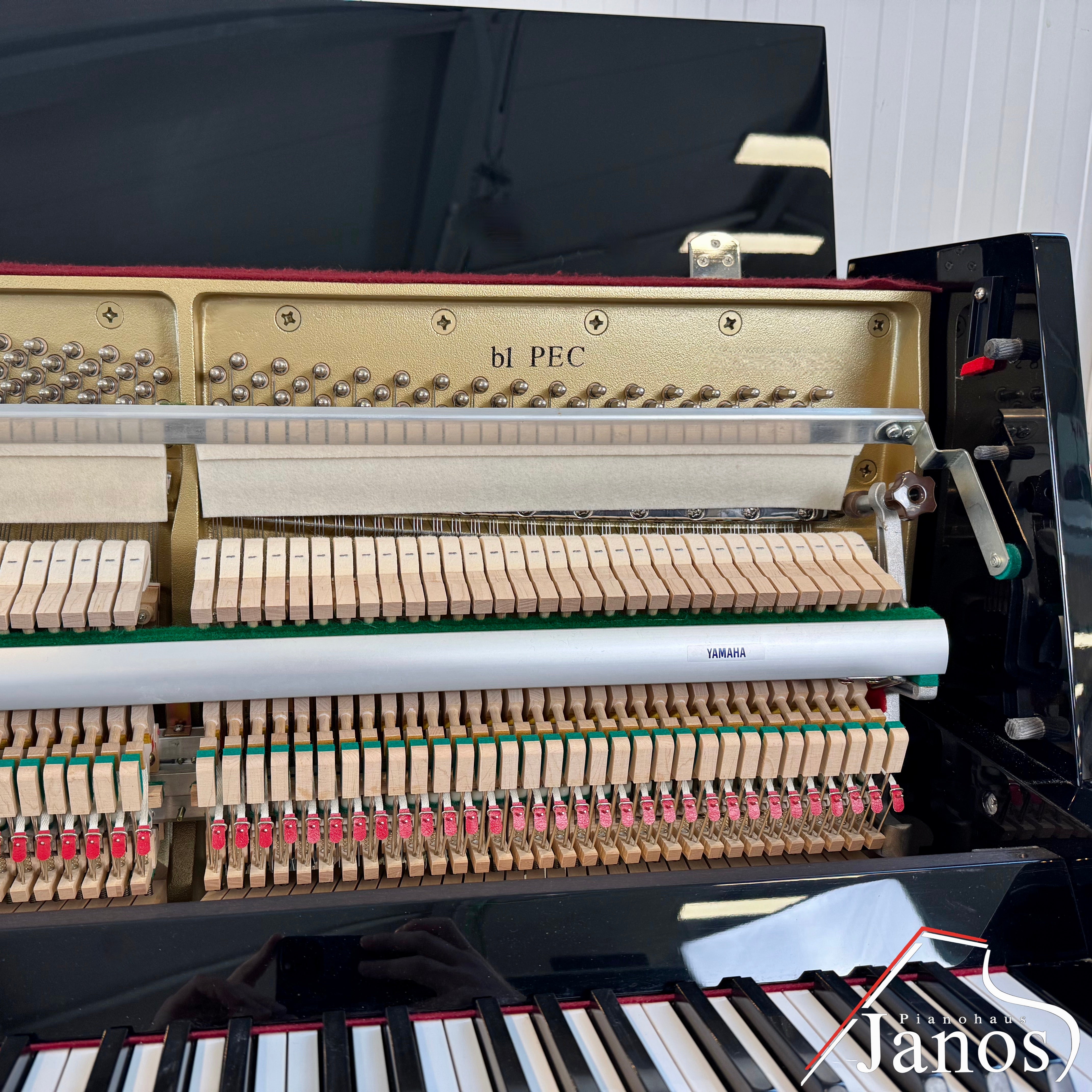 Klavier Yamaha b1 PEC - Schwarz Hochglanz