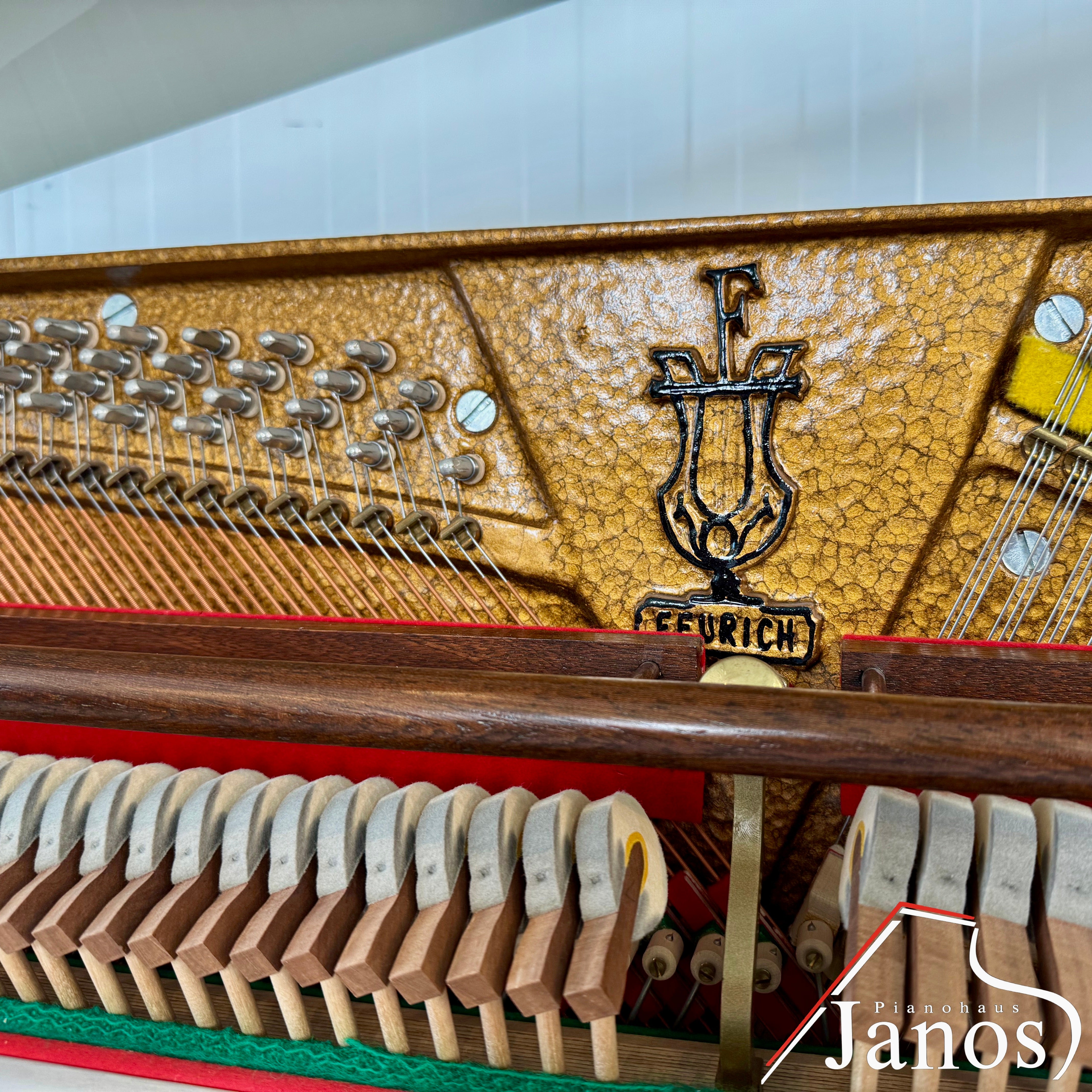 Klavier Feurich 115 Konsole - Weiß Hochglanz