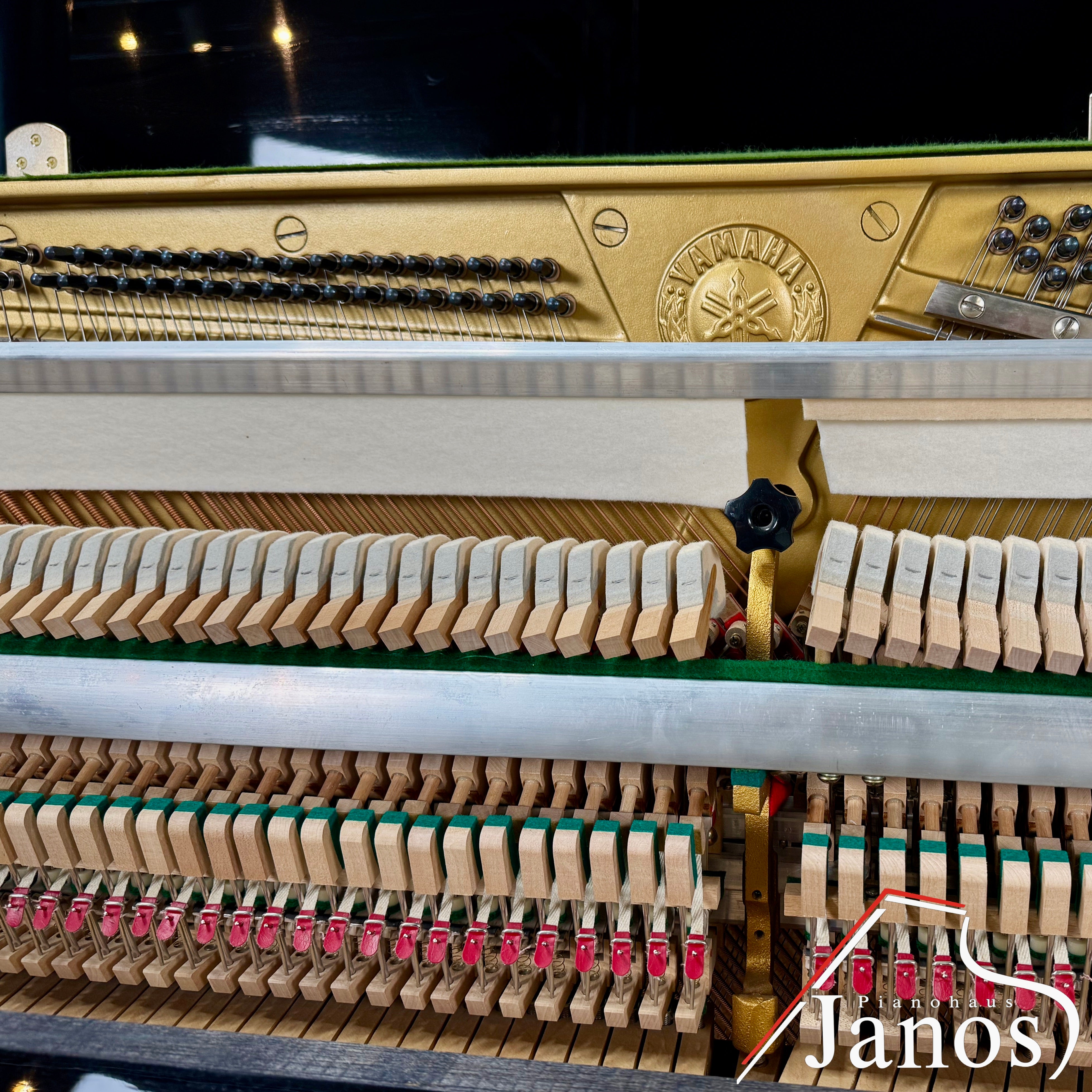 Klavier Yamaha M5J - Schwarz Hochglanz