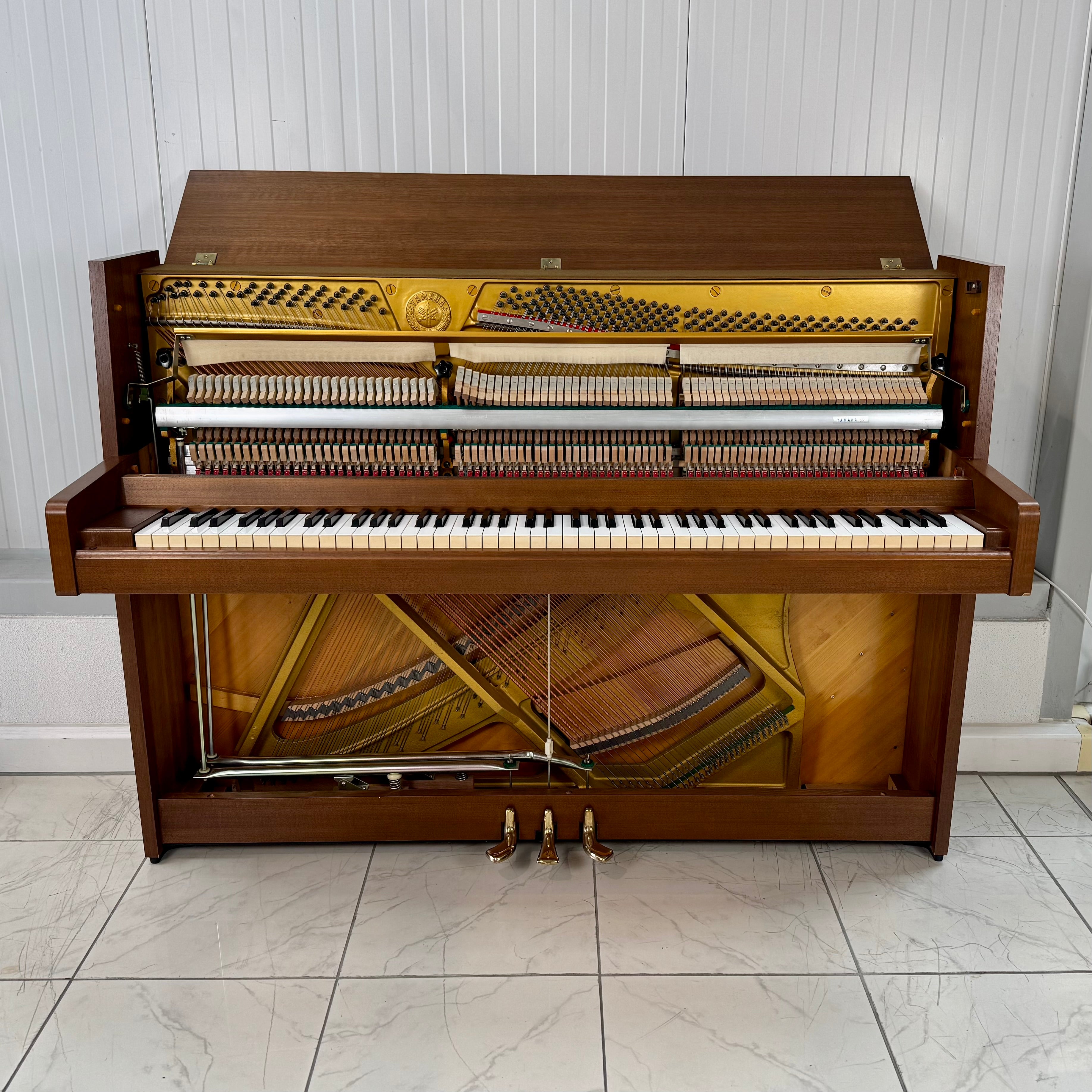 Klavier Yamaha 104 - Nussbaum