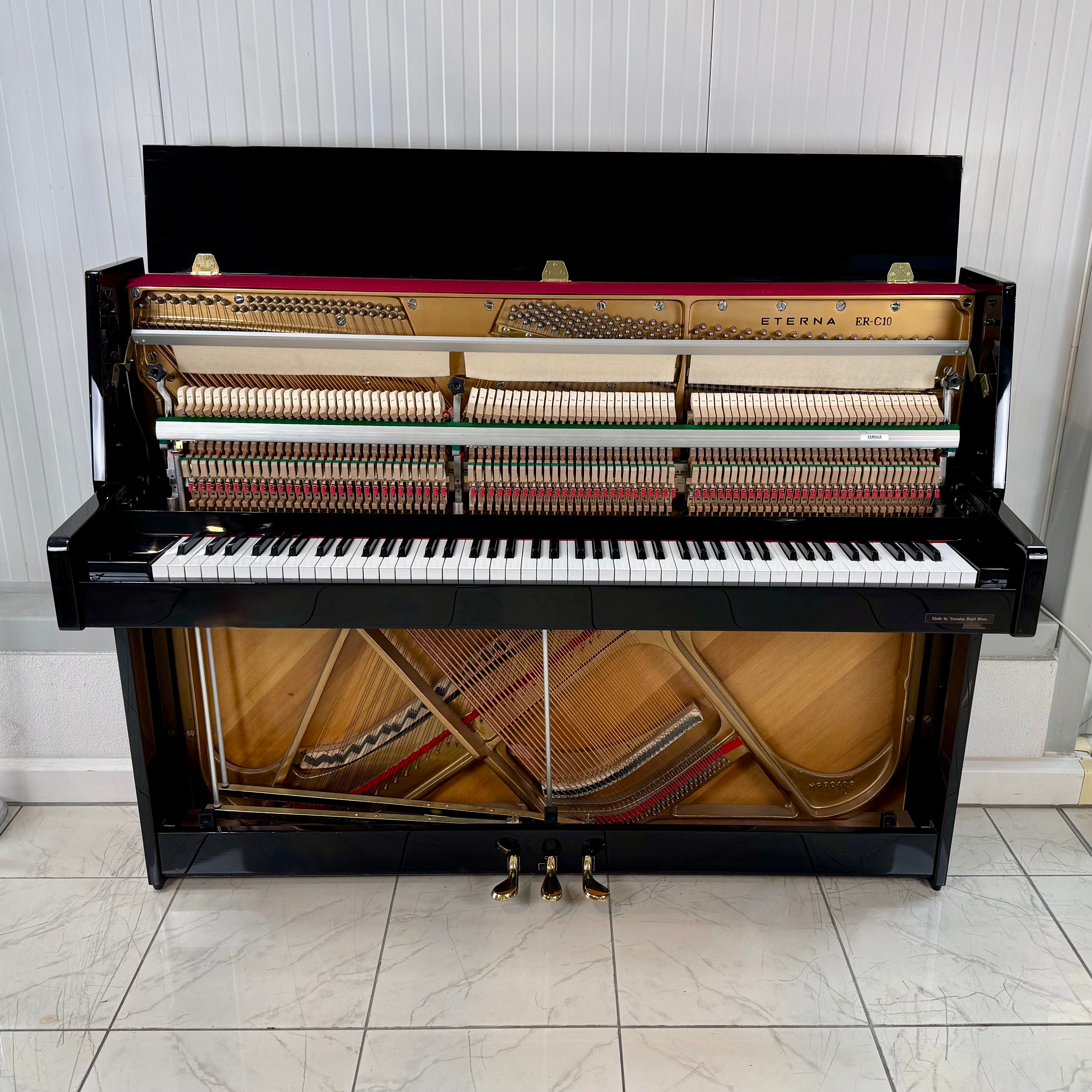Klavier Eterna ER-C10 - Schwarz Hochglanz - by Yamaha
