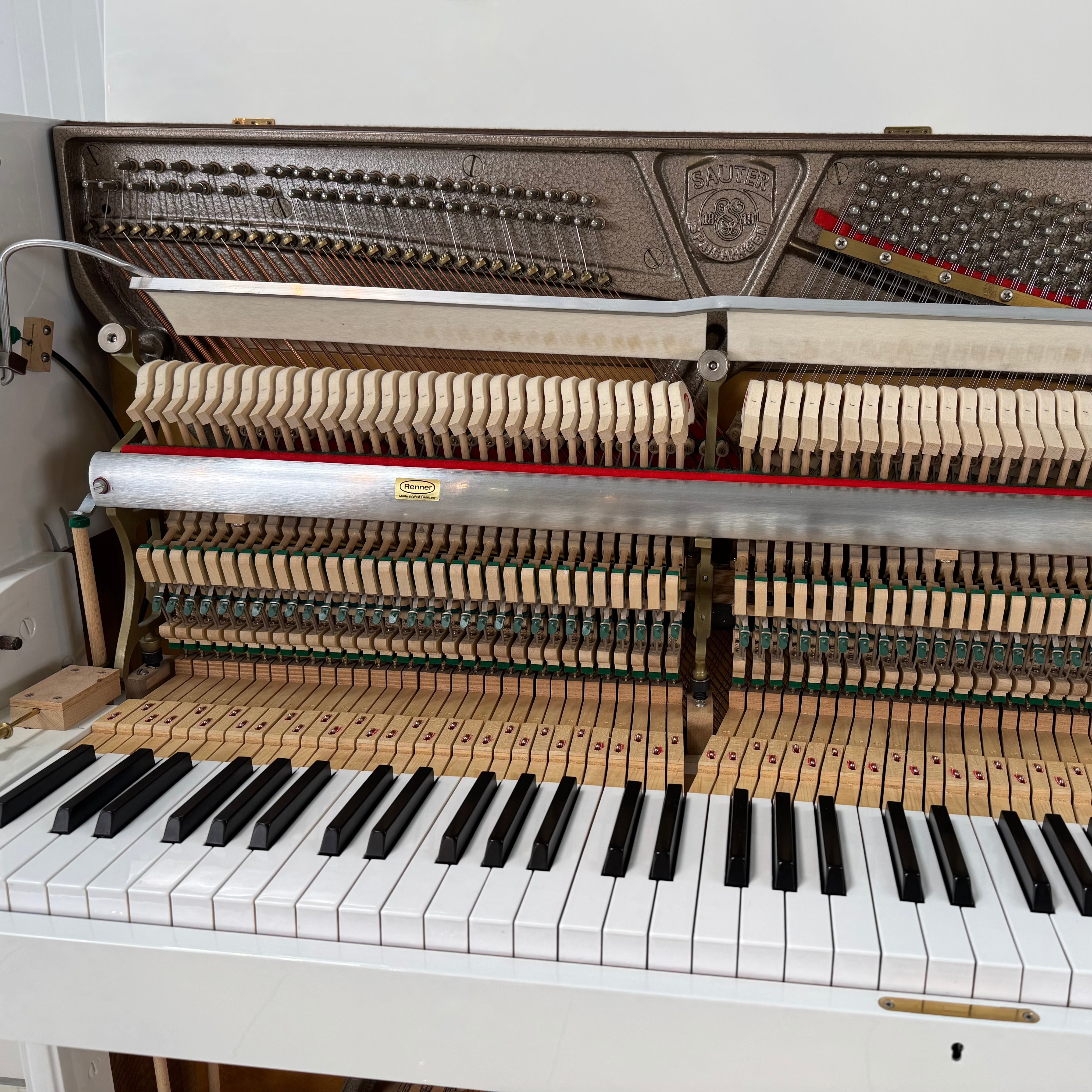 Klavier Sauter 113 RR - Weiß Hochglanz