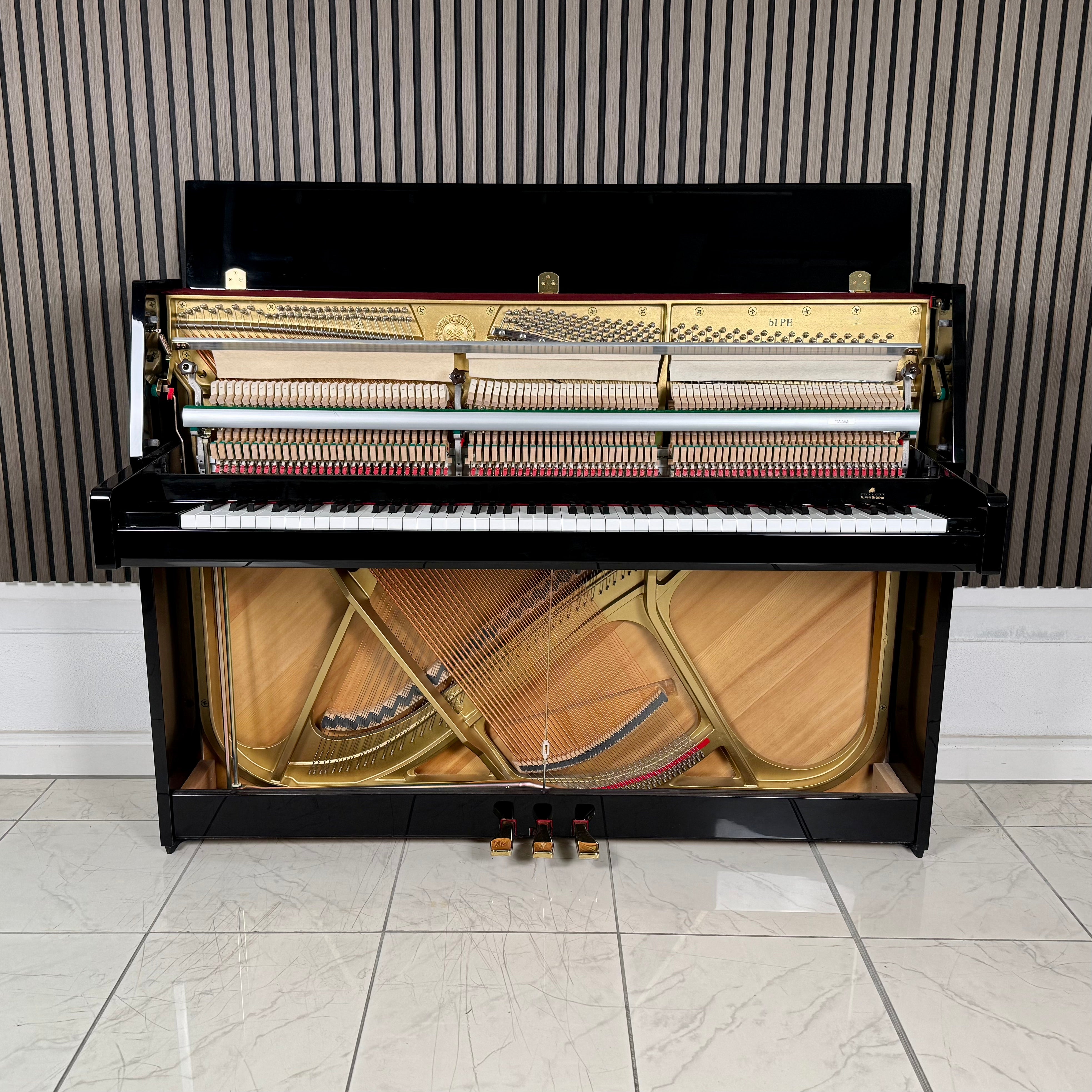 Klavier Yamaha b1 PE - Schwarz Hochglanz