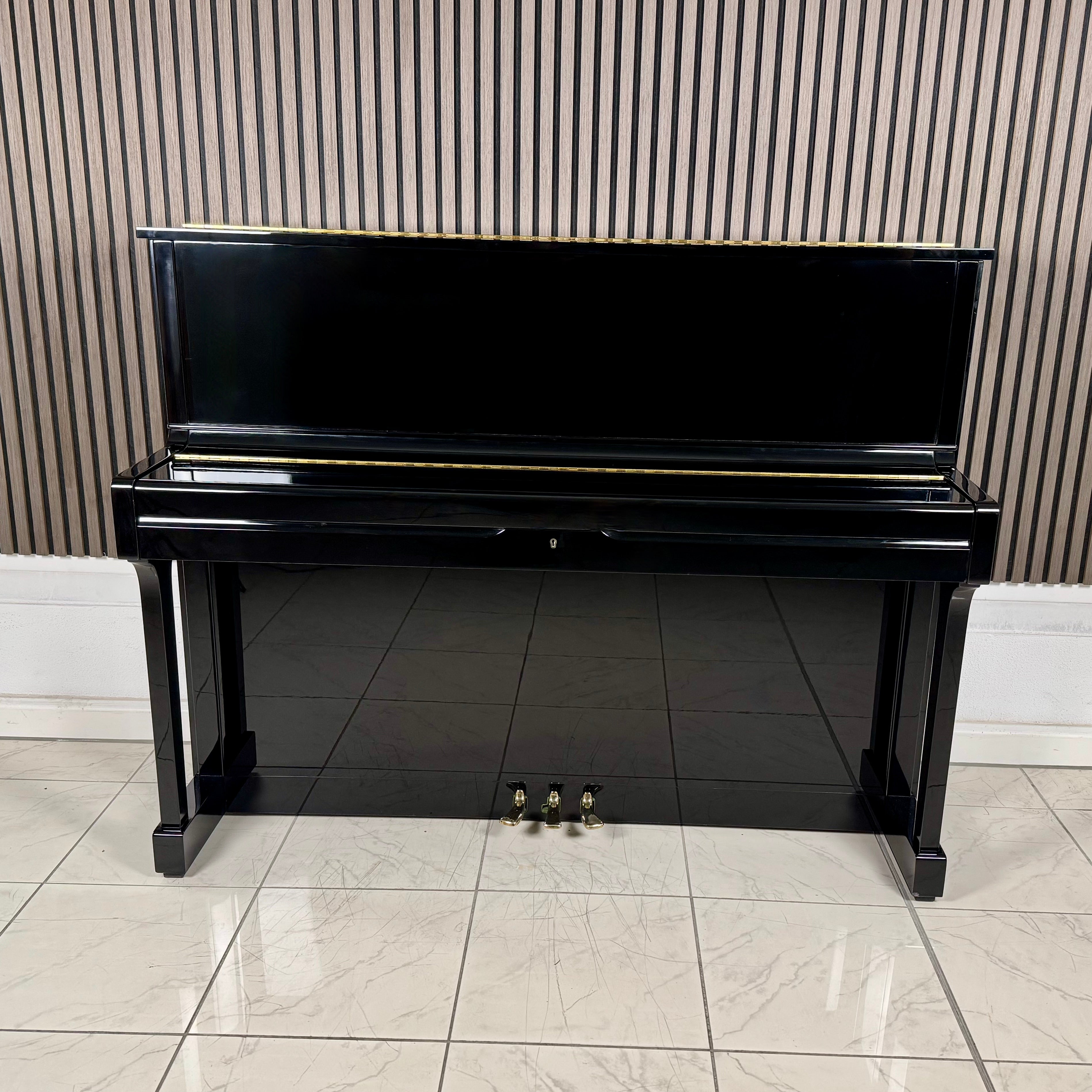 Klavier Yamaha SU-118C - Schwarz Hochglanz