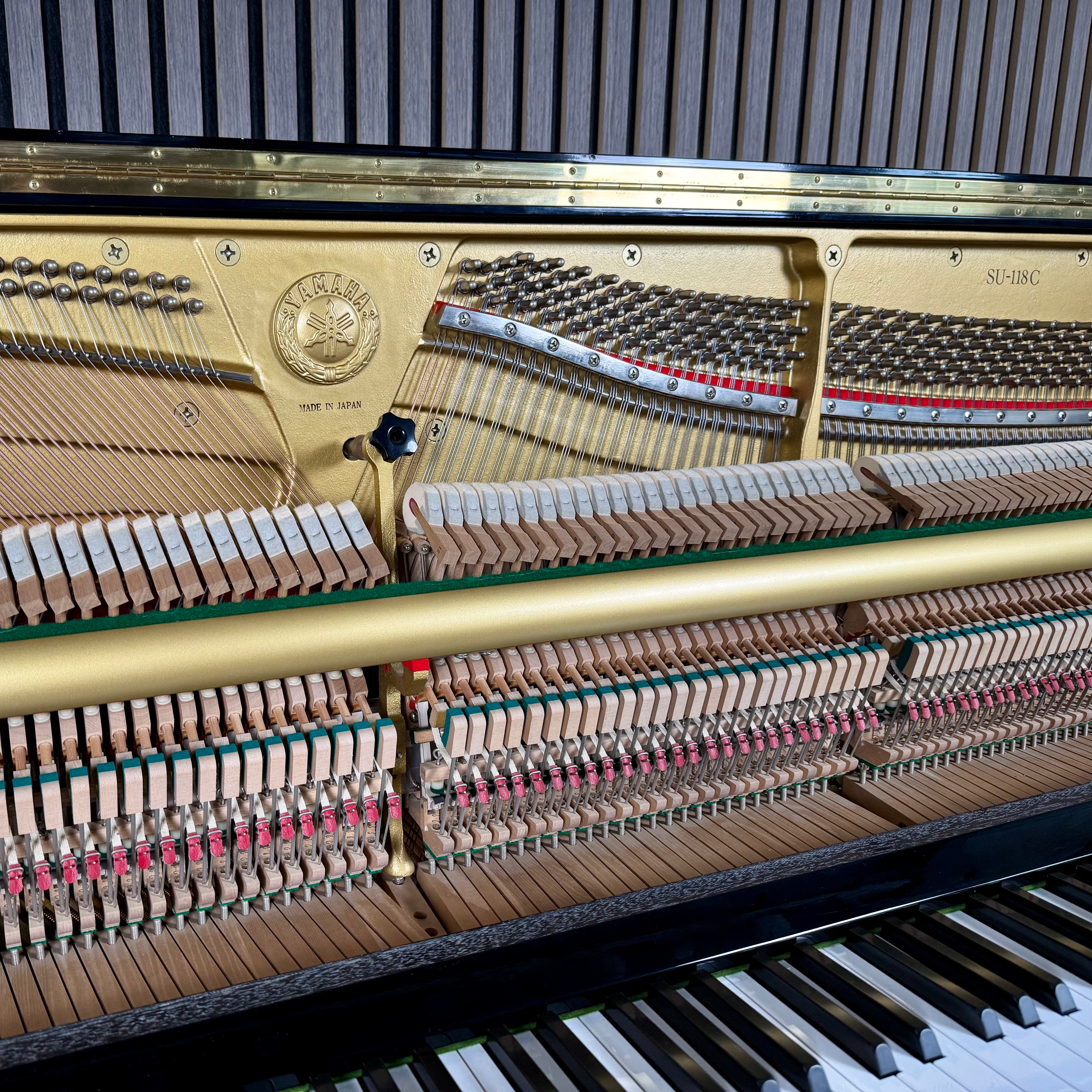 Klavier Yamaha SU-118C - Schwarz Hochglanz