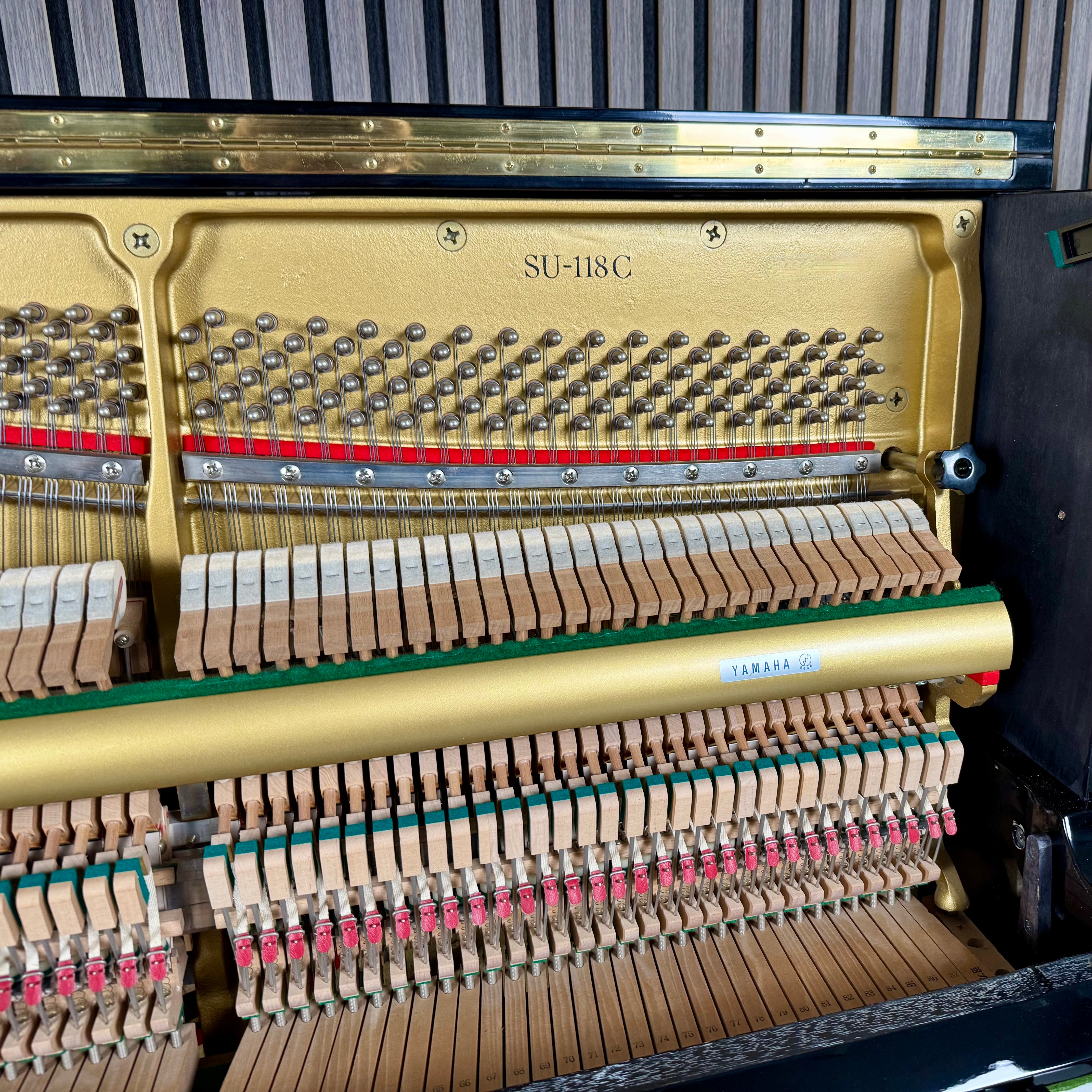 Klavier Yamaha SU-118C - Schwarz Hochglanz