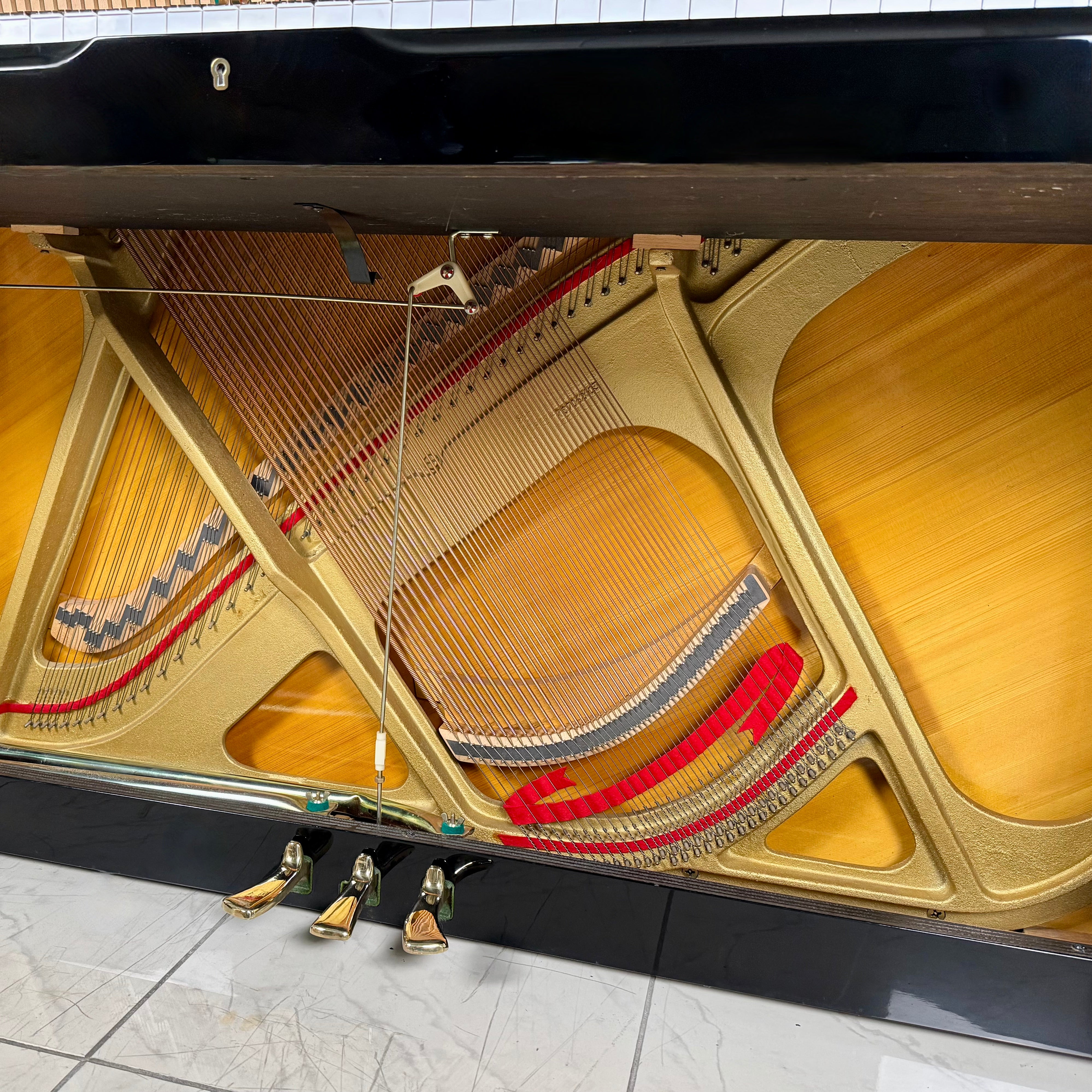 Klavier Yamaha SU-118C - Schwarz Hochglanz