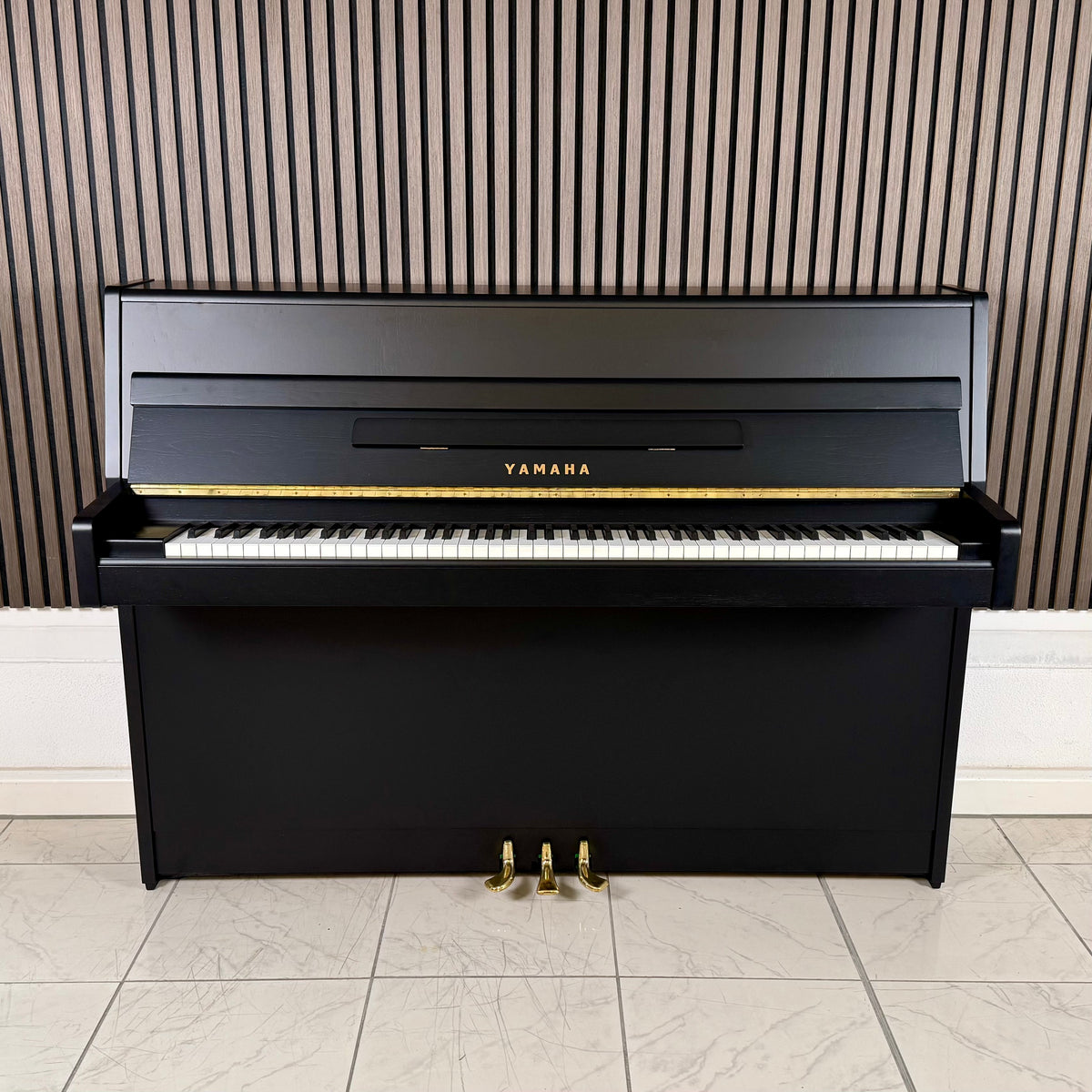 Klavier Yamaha 105 - Schwarz Matt