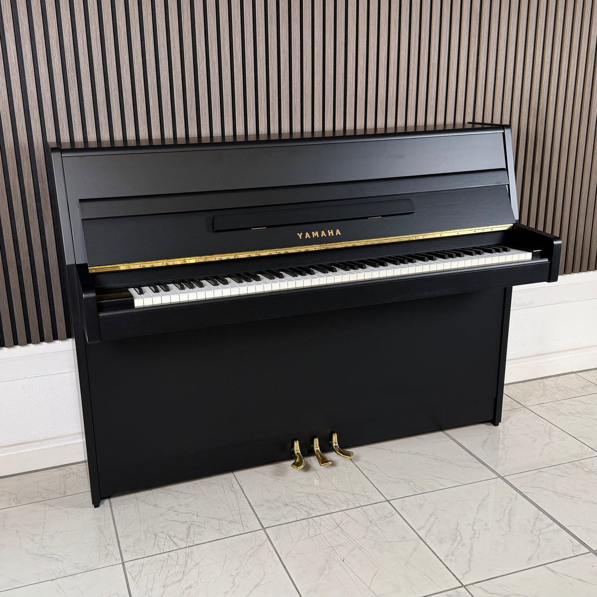 Klavier Yamaha 105 - Schwarz Matt