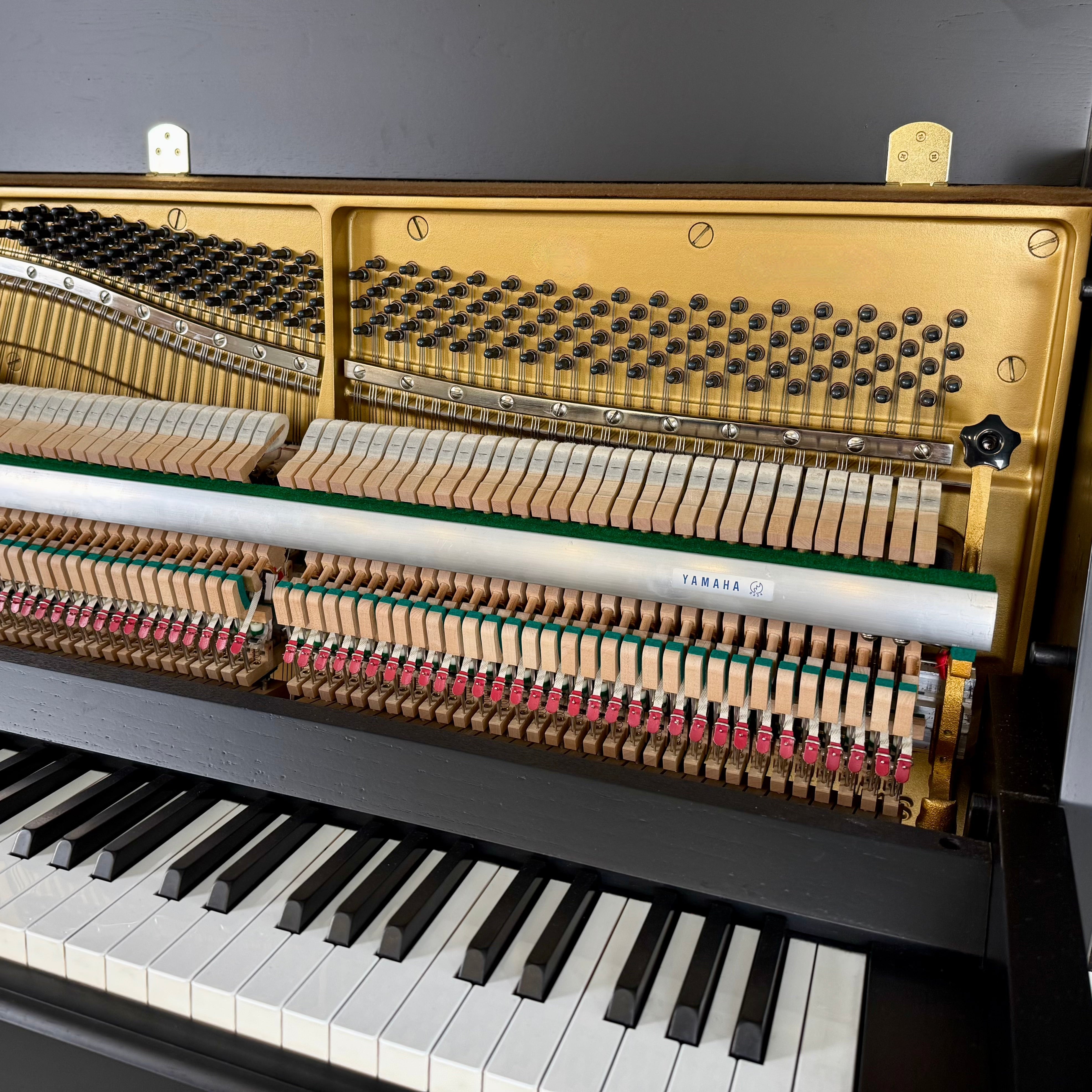 Klavier Yamaha M1J - Schwarz Matt