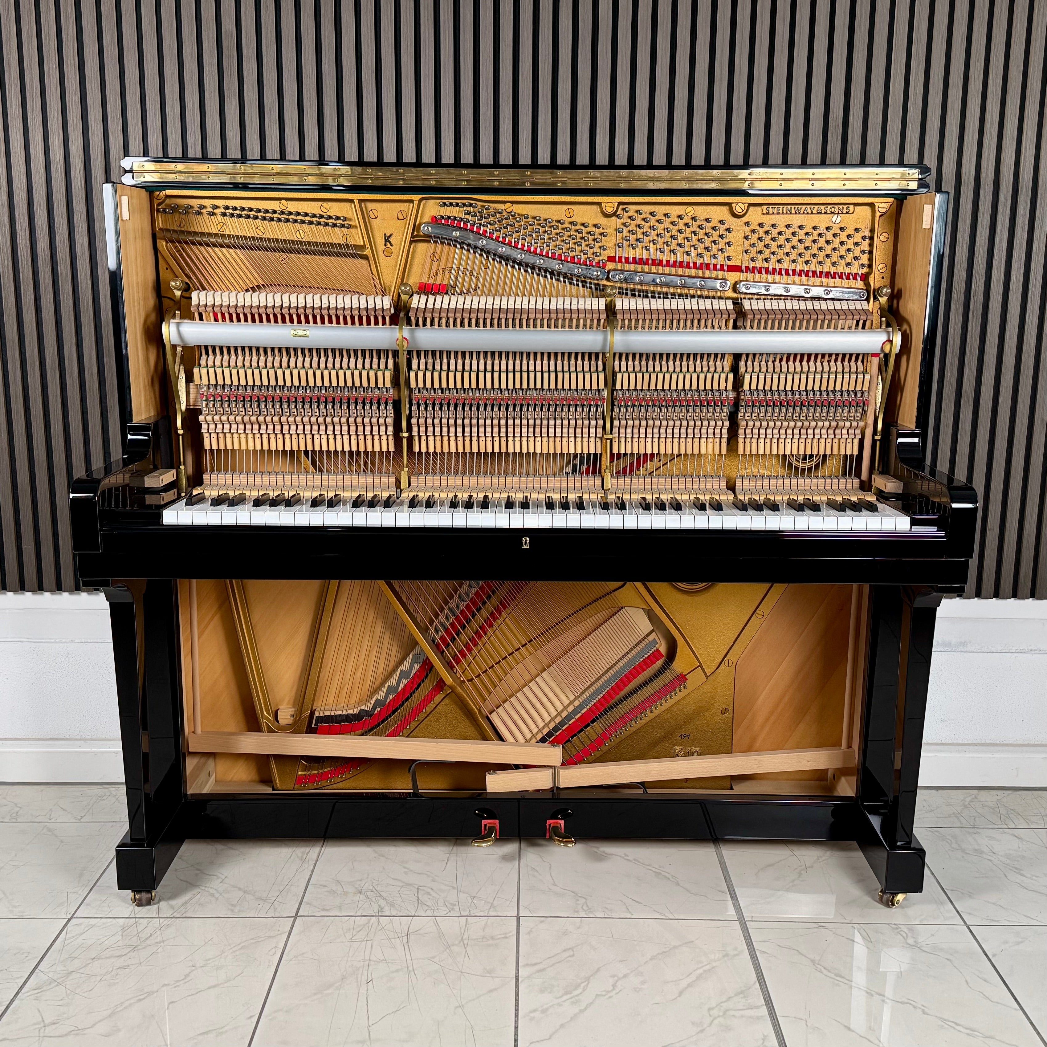 Klavier Steinway & Sons K-132 - Schwarz Hochglanz