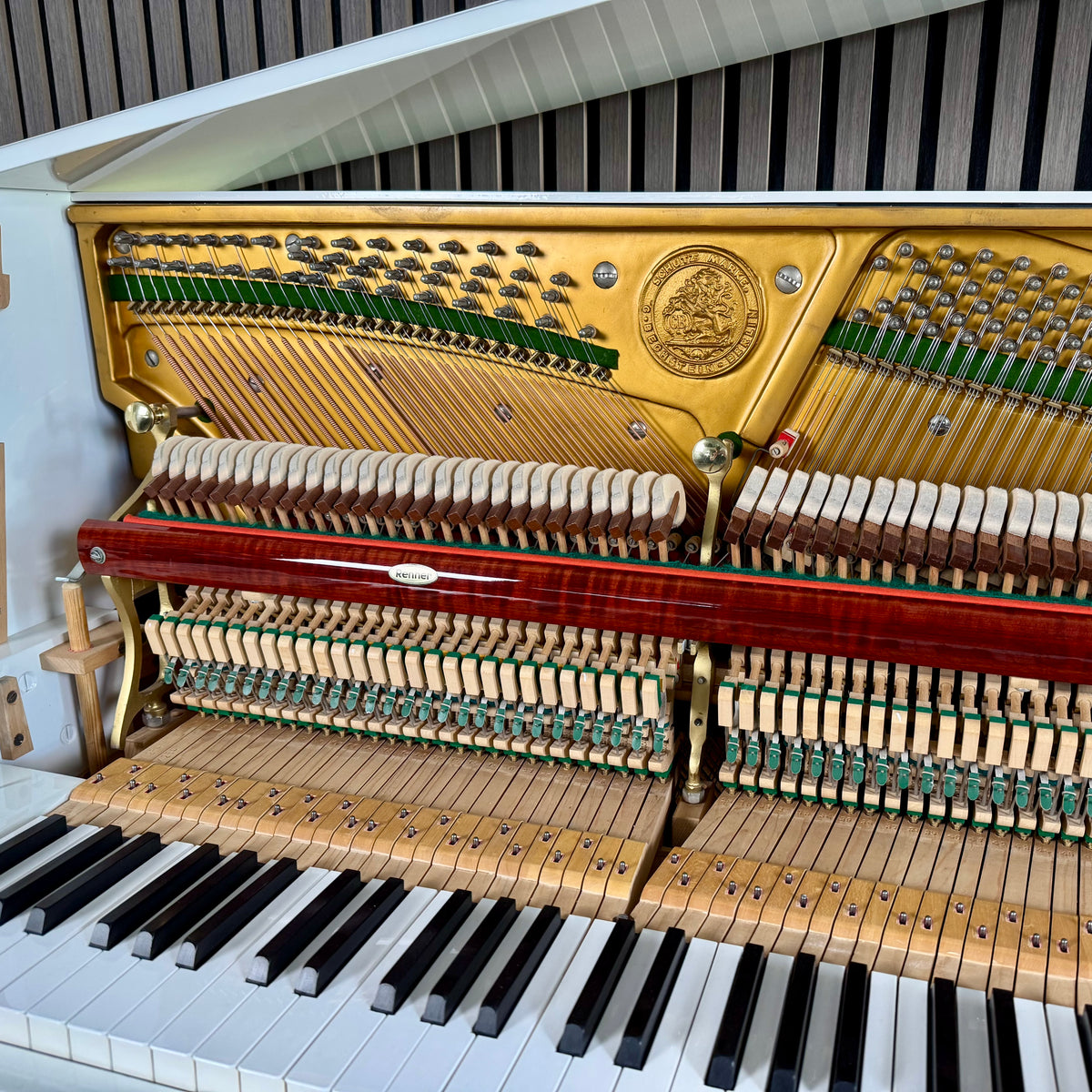 Klavier C. Bechstein 12 N - Weiß Hochglanz