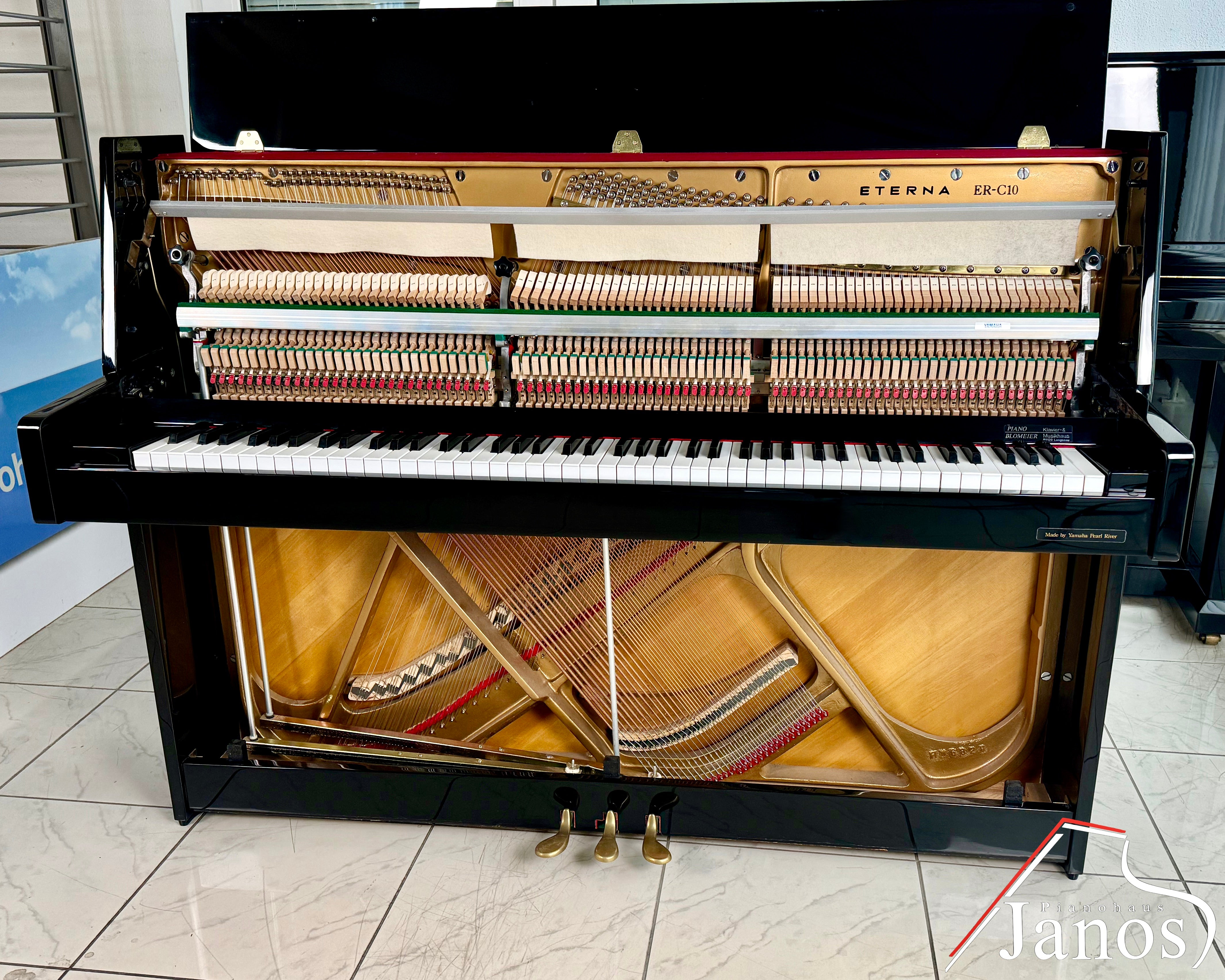 Klavier Yamaha Eterna ER-C10 - Schwarz Hochglanz