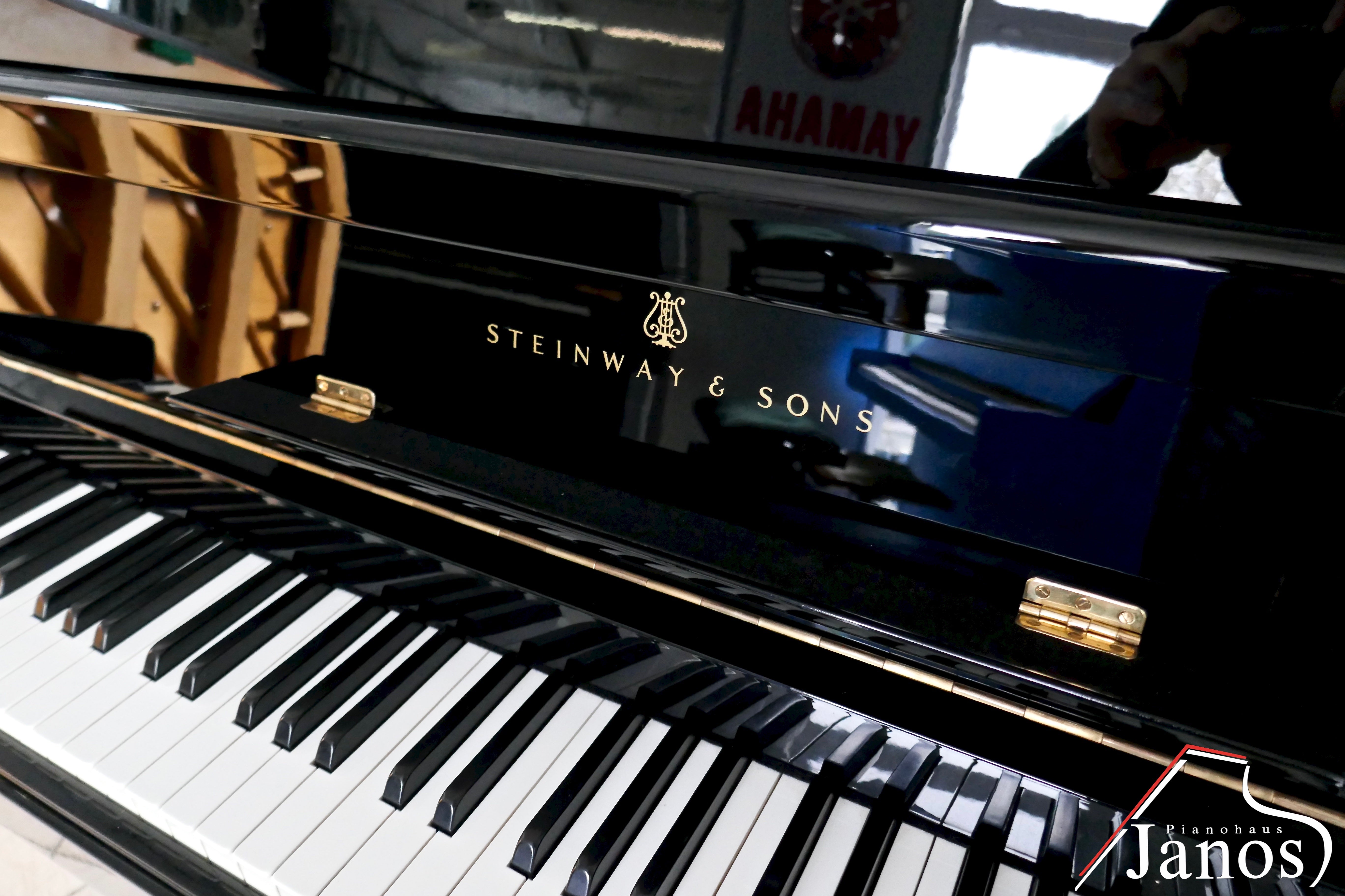 Klavier Steinway & Sons F-104 - Schwarz Hochglanz