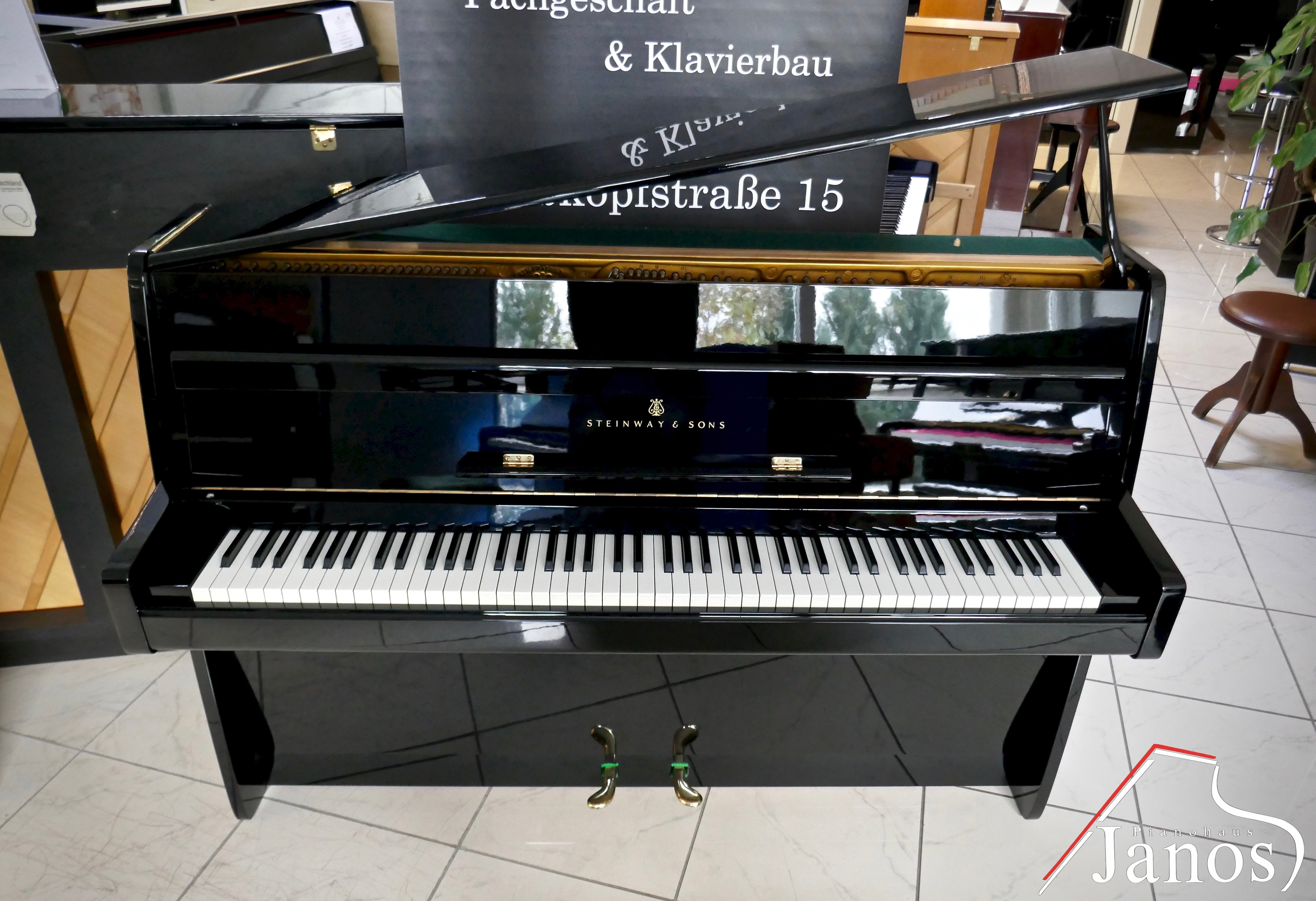 Klavier Steinway & Sons F-104 - Schwarz Hochglanz