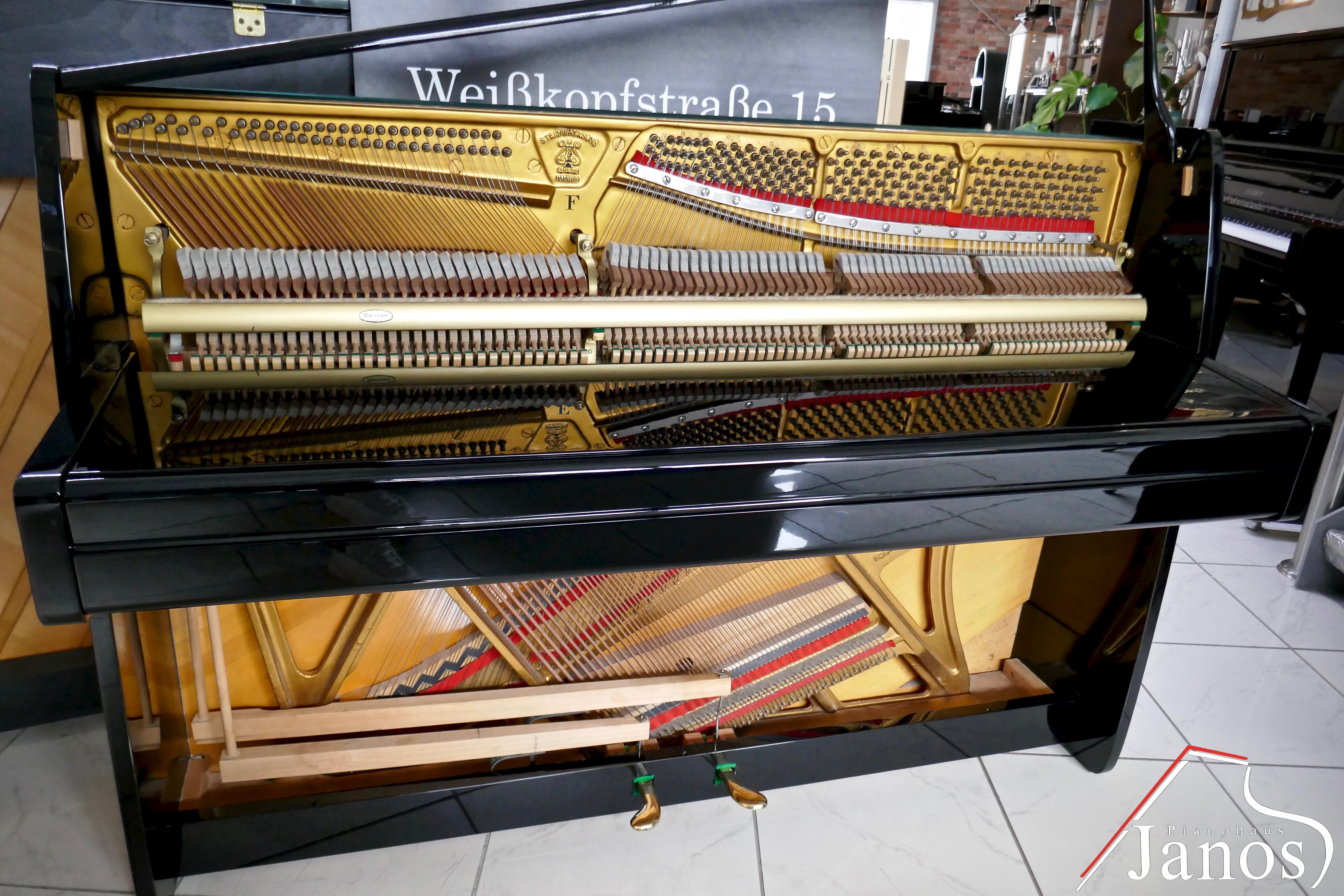 Klavier Steinway & Sons F-104 - Schwarz Hochglanz