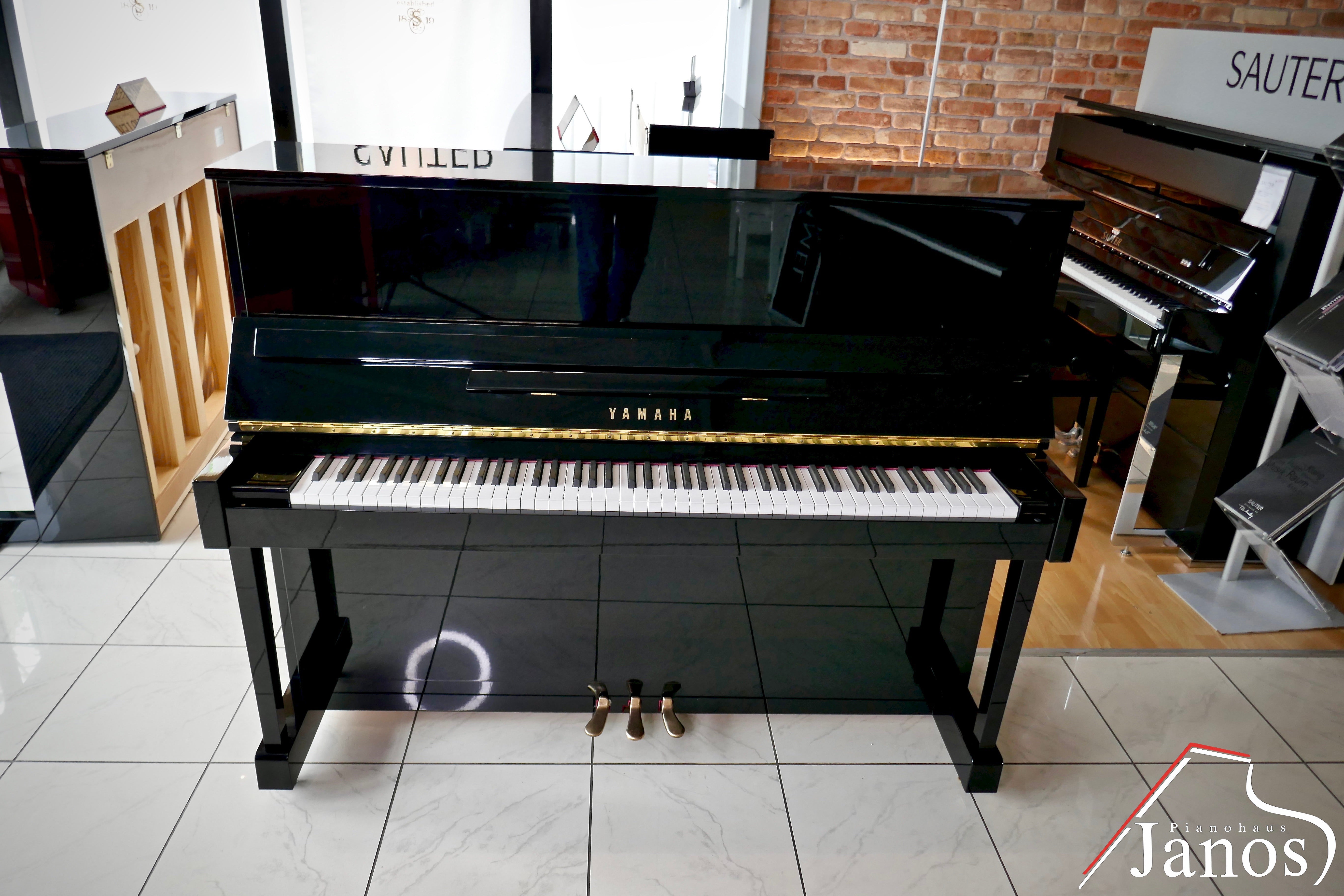 Klavier Yamaha E-121 T - Schwarz Hochglanz