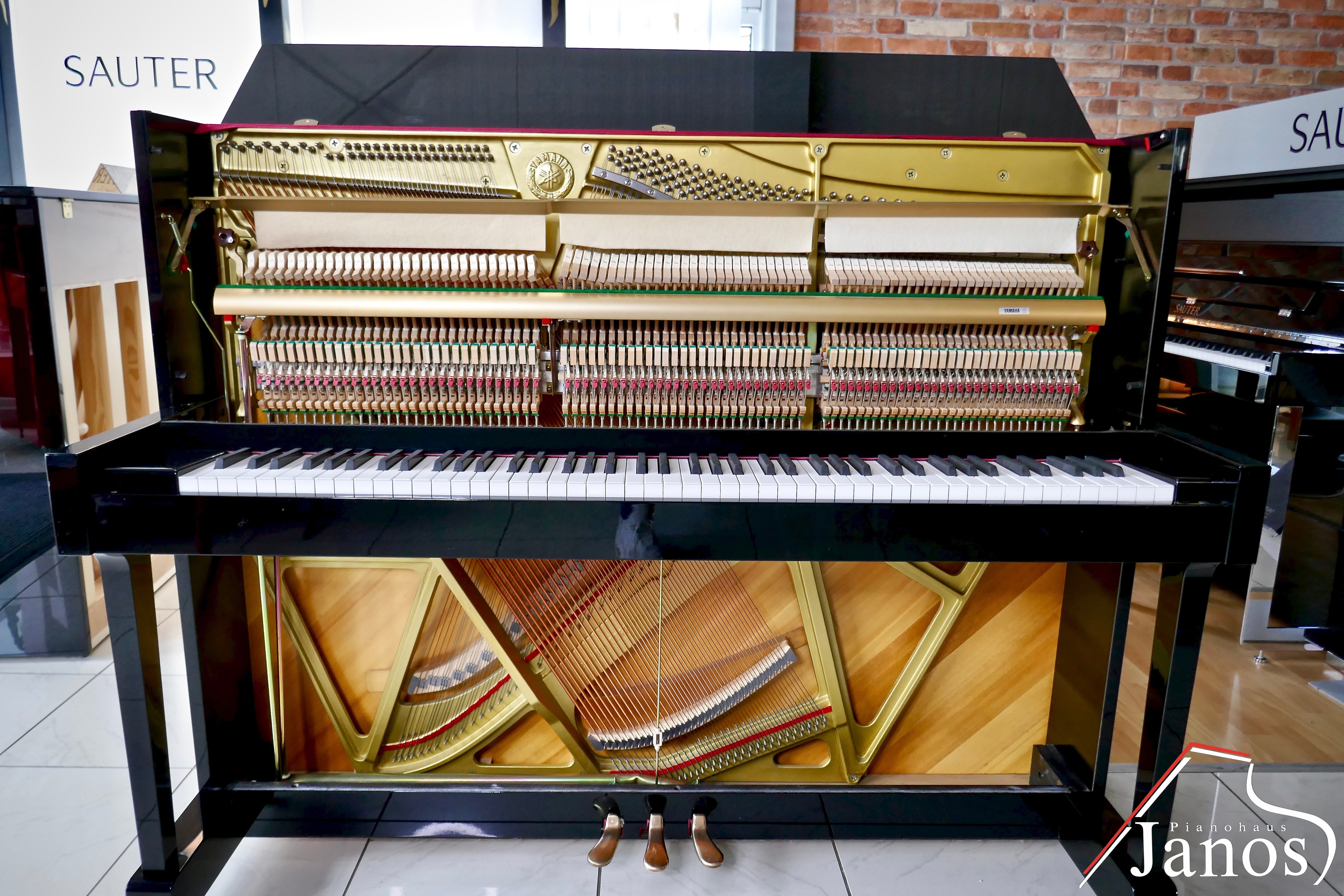 Klavier Yamaha E-121 T - Schwarz Hochglanz