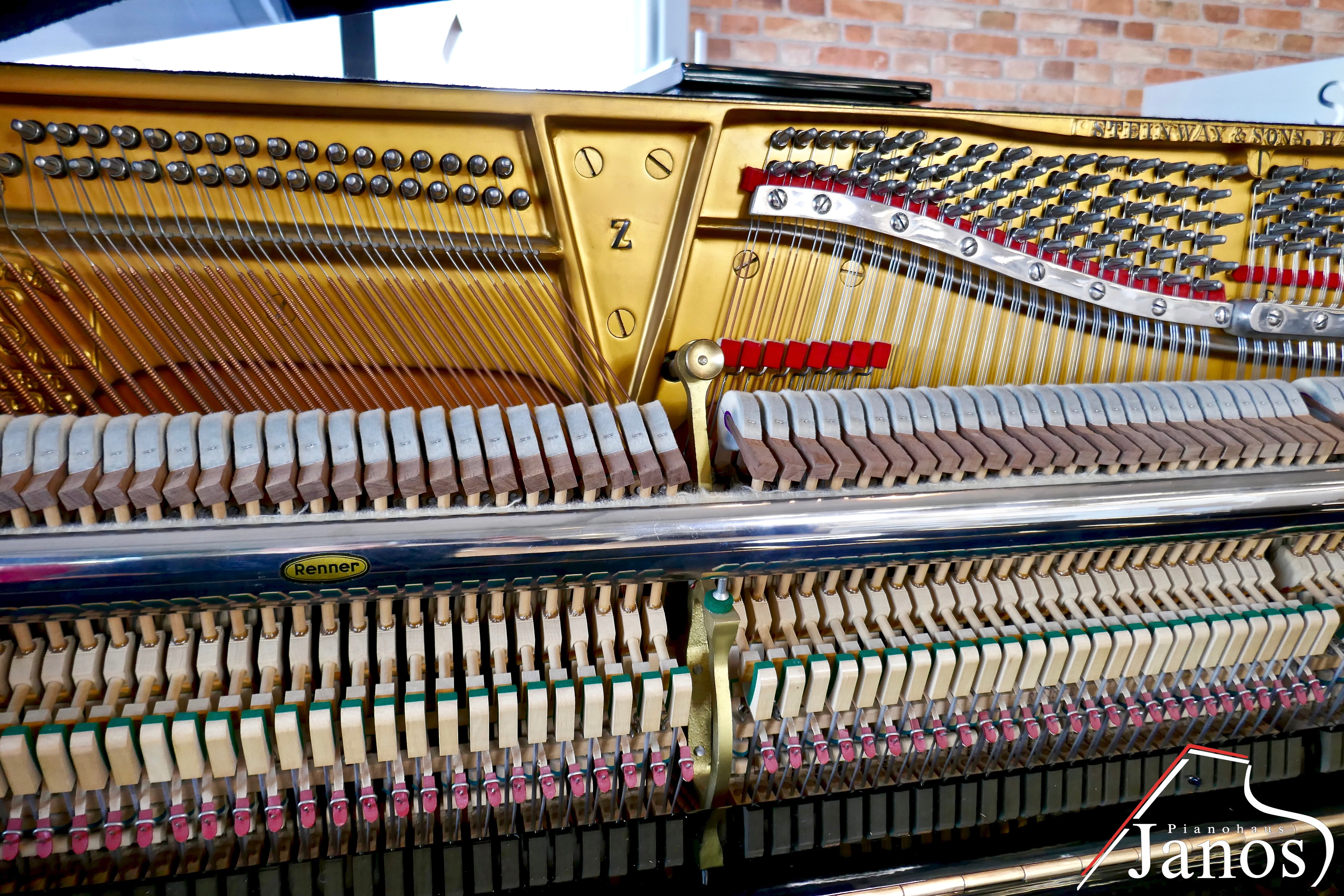 Klavier Steinway & Sons Z-114 - Schwarz Hochglanz