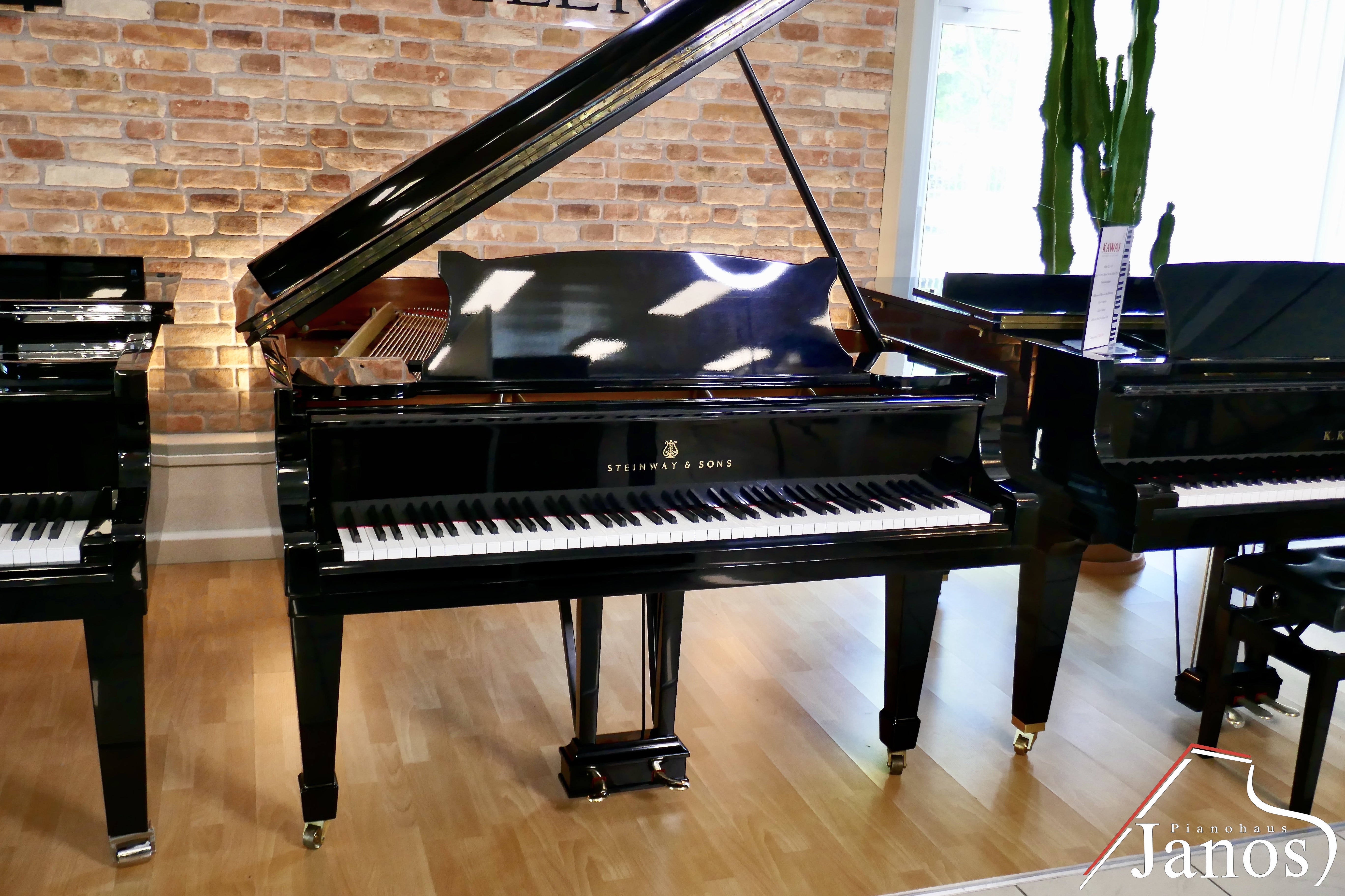 Flügel Steinway & Sons M-170 - Schwarz Hochglanz