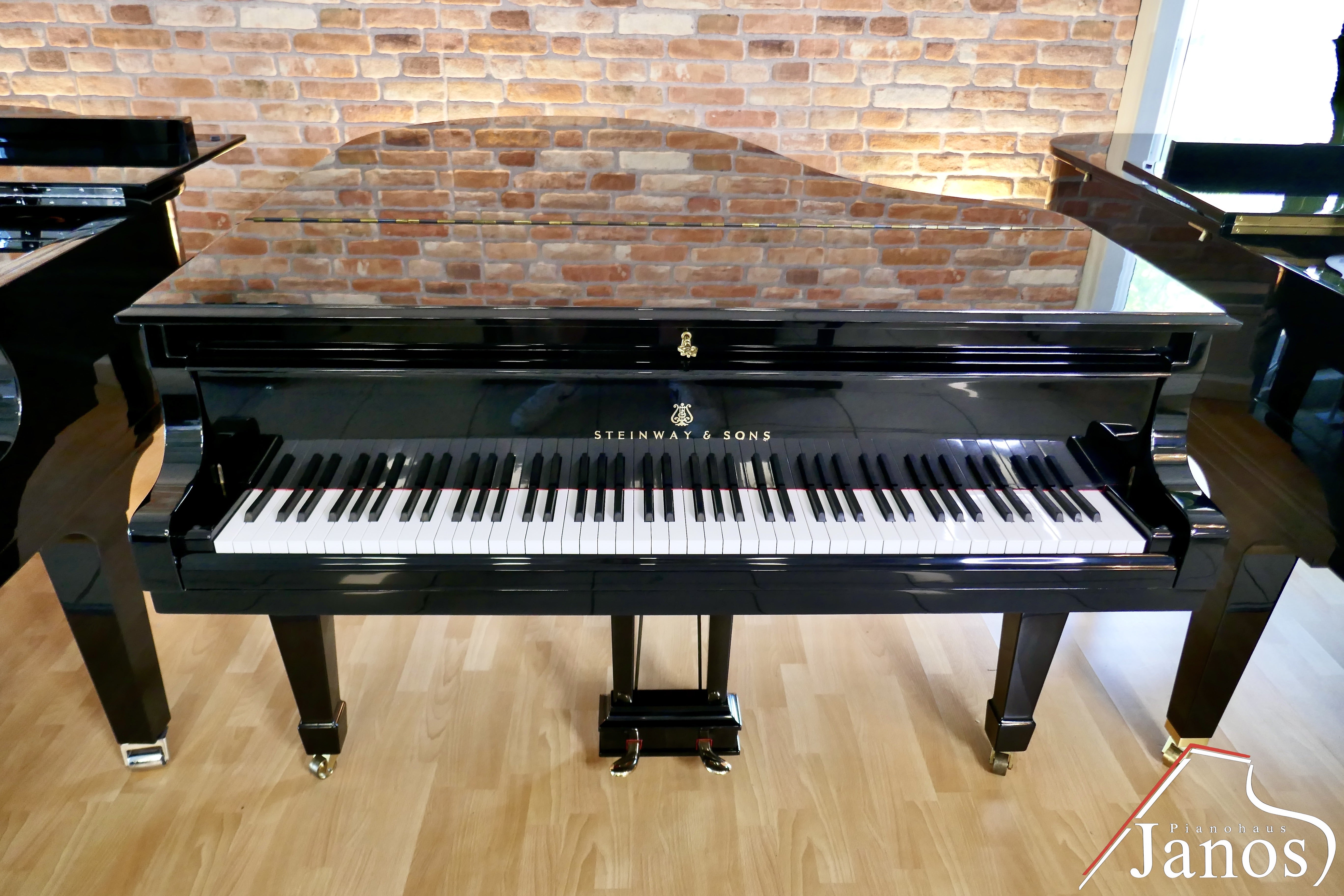 Flügel Steinway & Sons M-170 - Schwarz Hochglanz