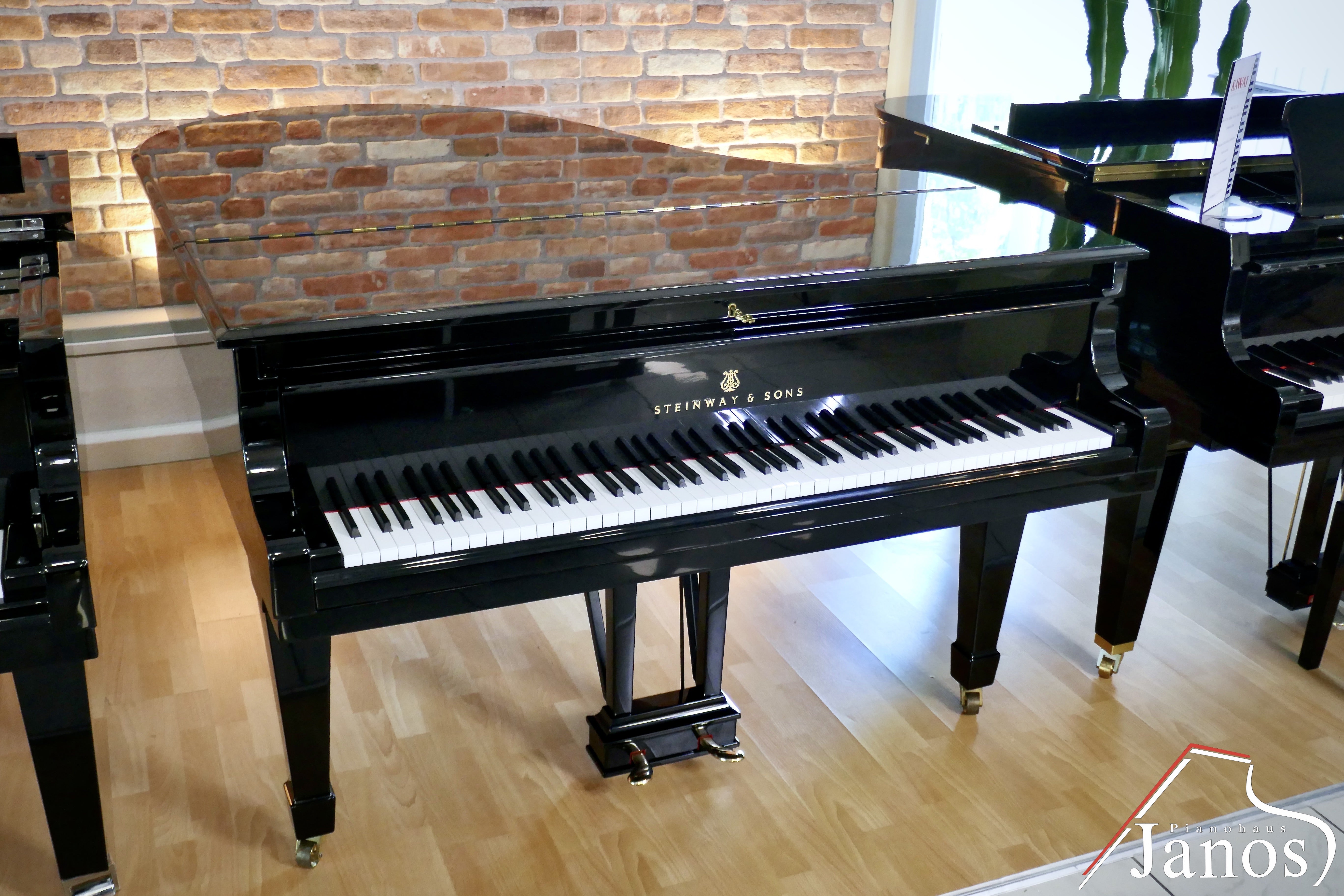 Flügel Steinway & Sons M-170 - Schwarz Hochglanz