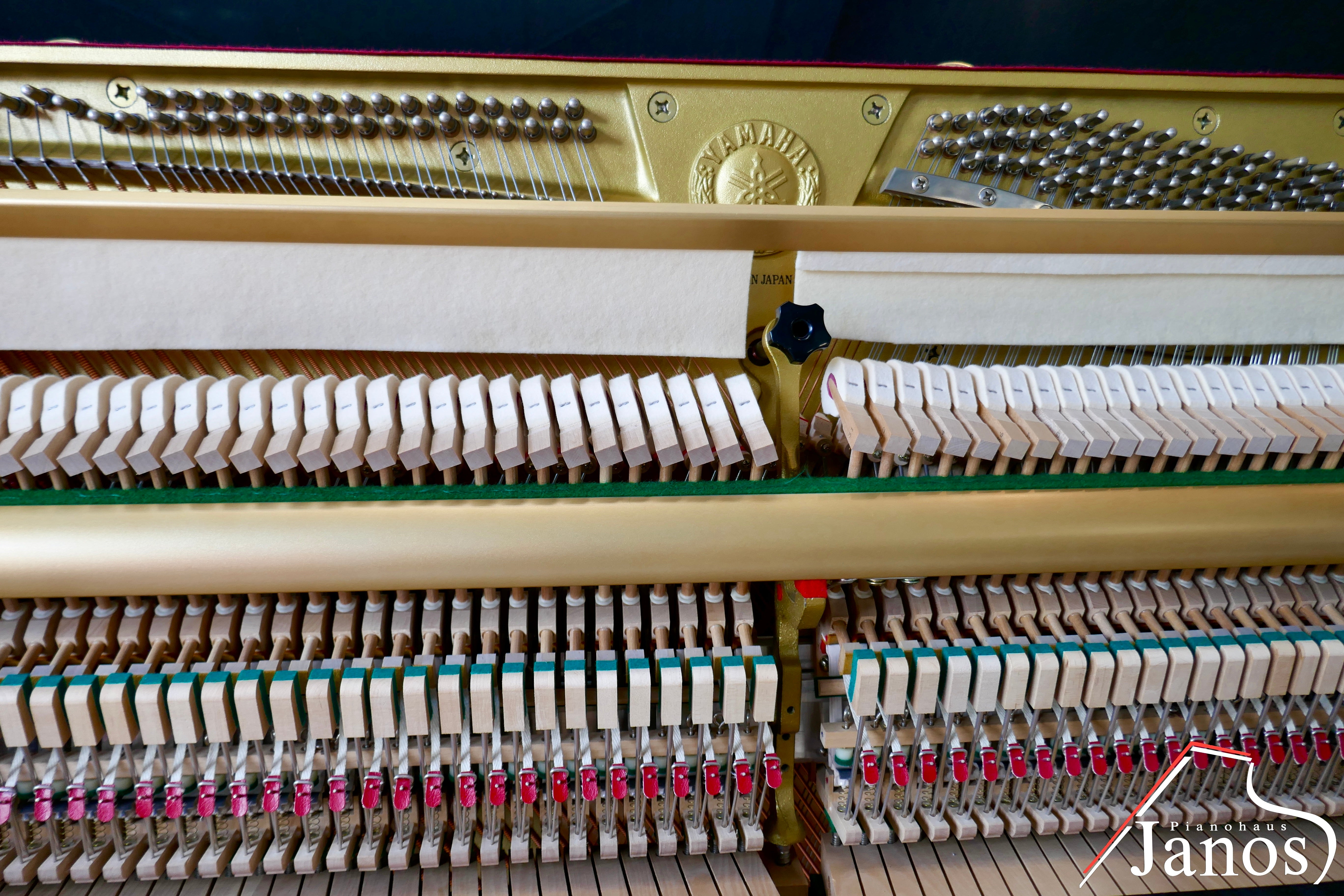 Klavier Yamaha b2PE - Schwarz Hochglanz