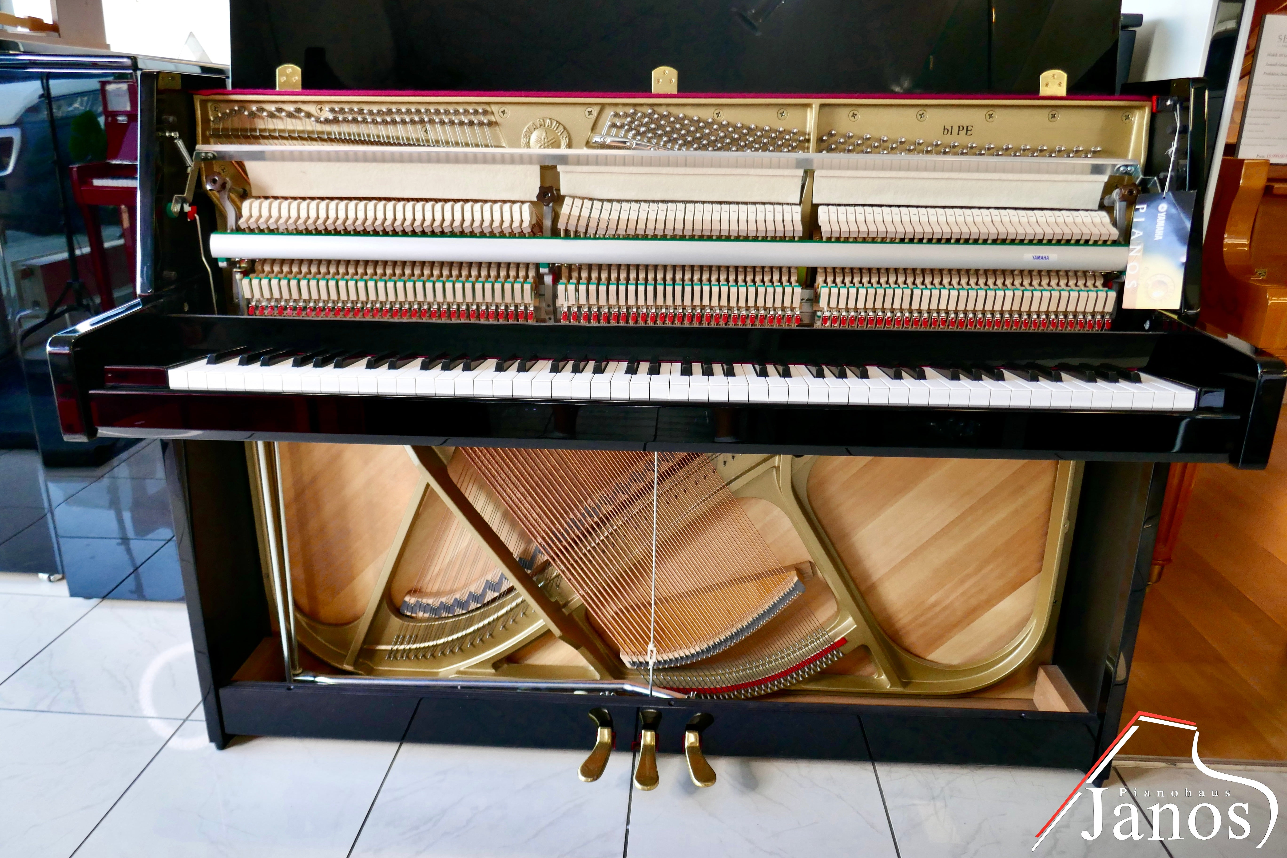 Klavier Yamaha Eterna b1 PE - Schwarz Hochglanz