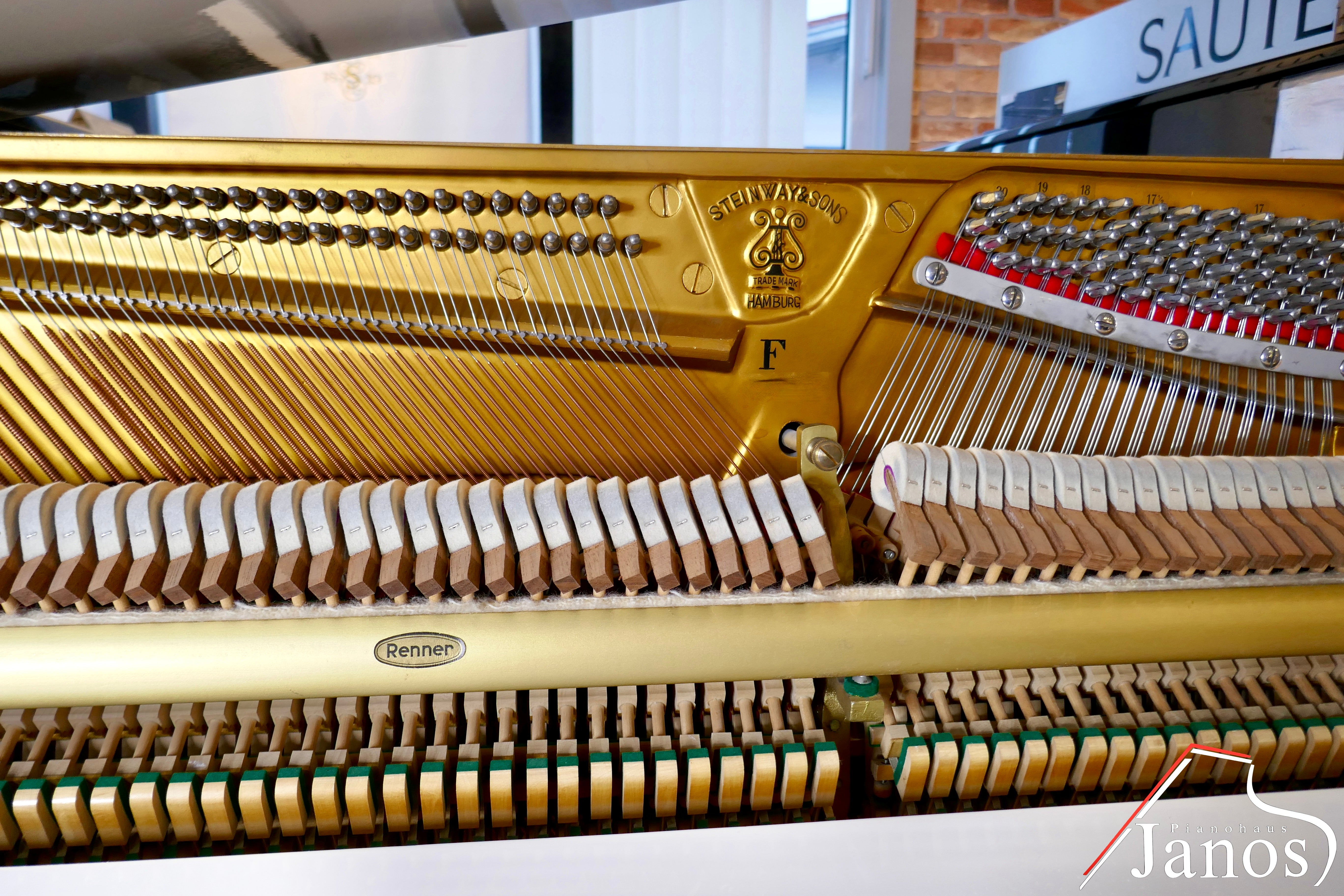Klavier Steinway & Sons F-104 - Weiß Hochglanz