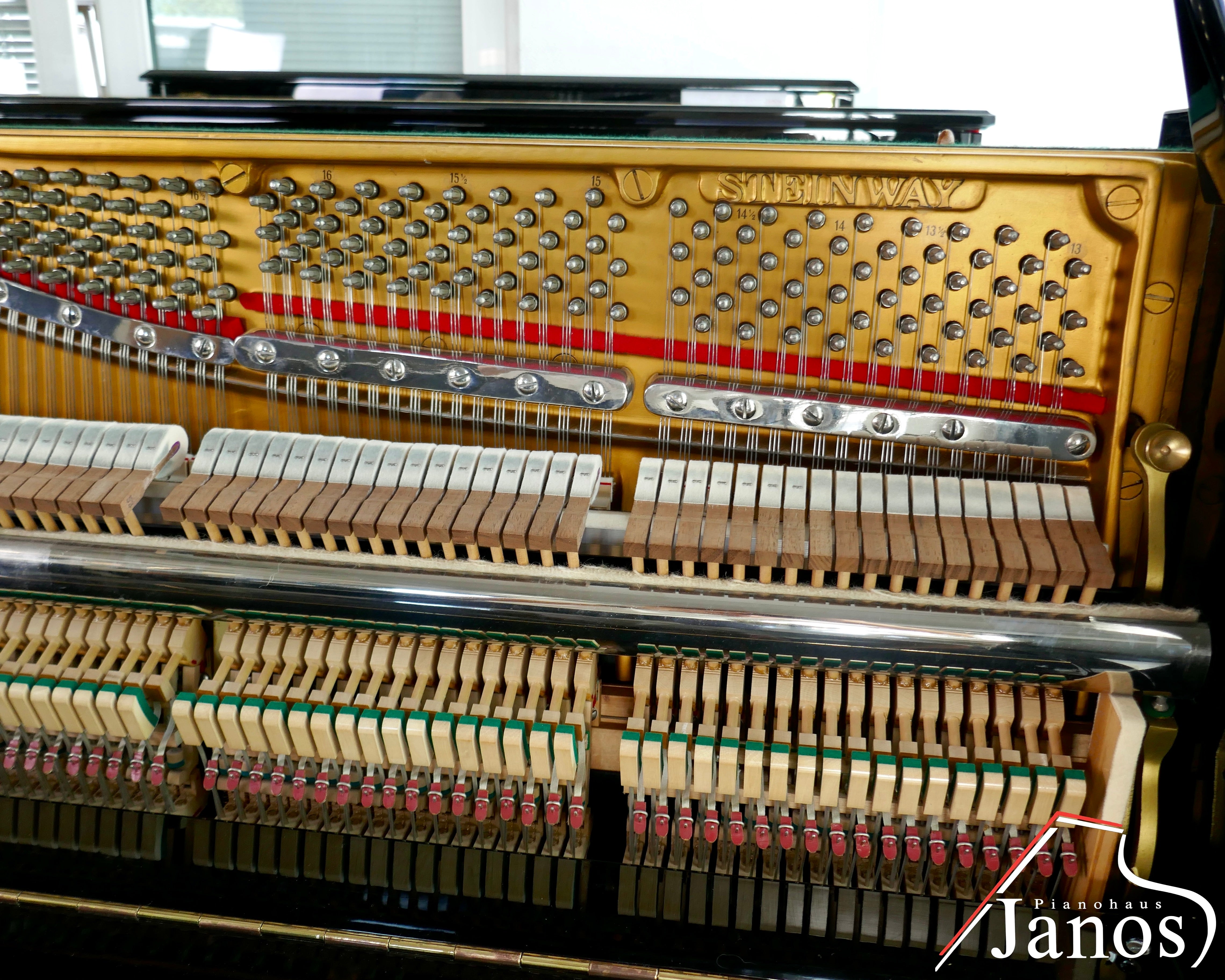 Klavier Steinway & Sons Z-114