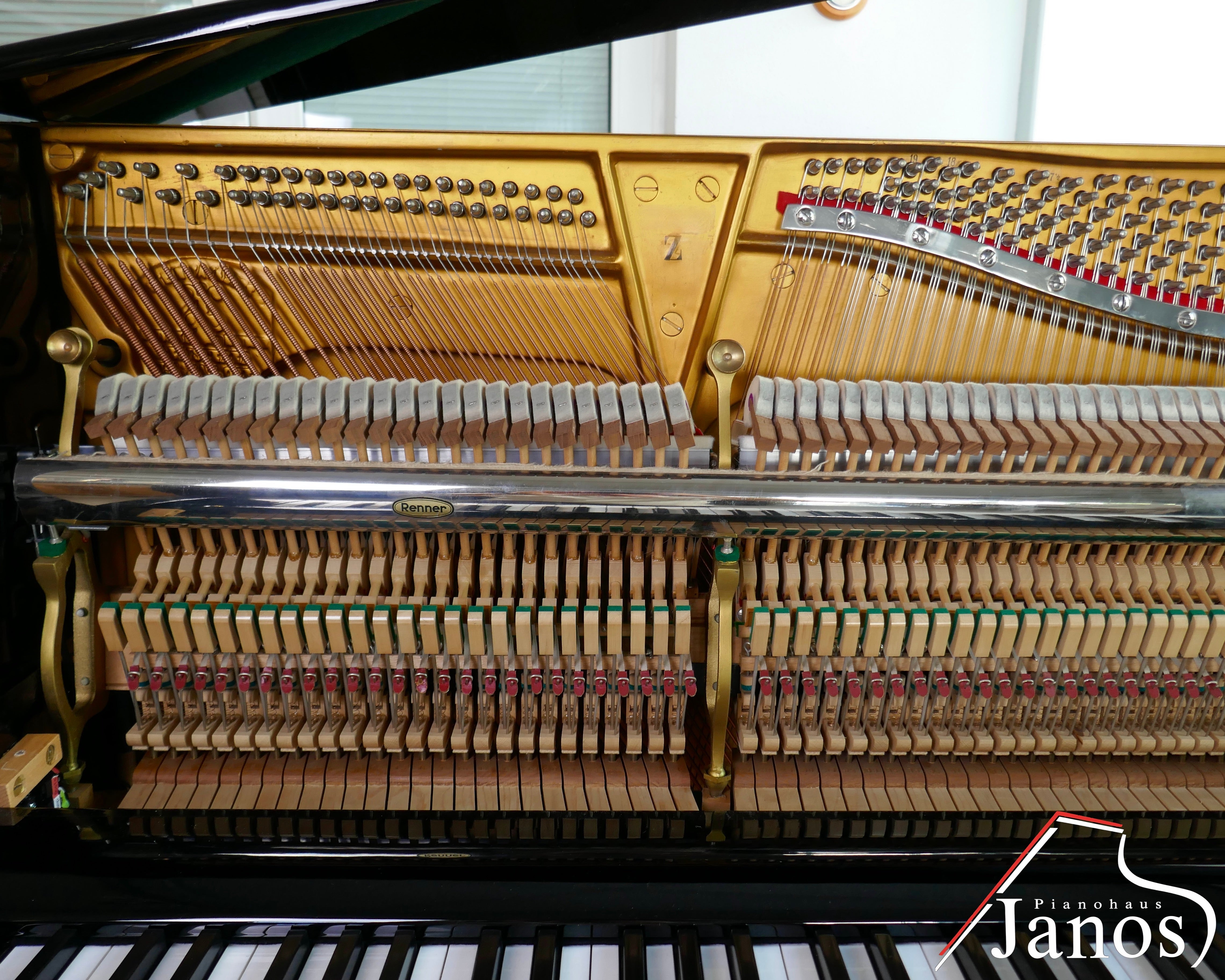 Klavier Steinway & Sons Z-114