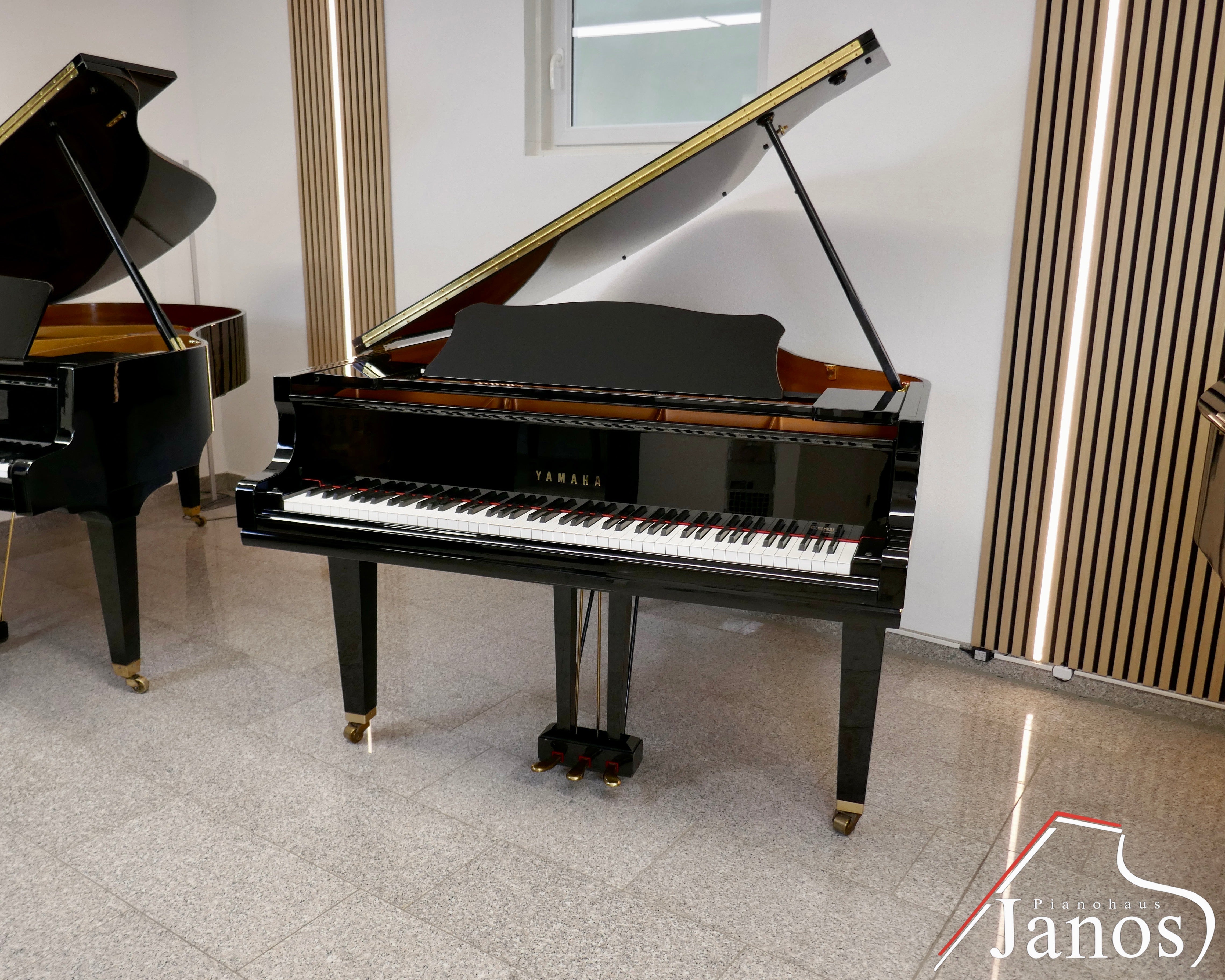 Flügel Yamaha GC1 - Schwarz Hochglanz