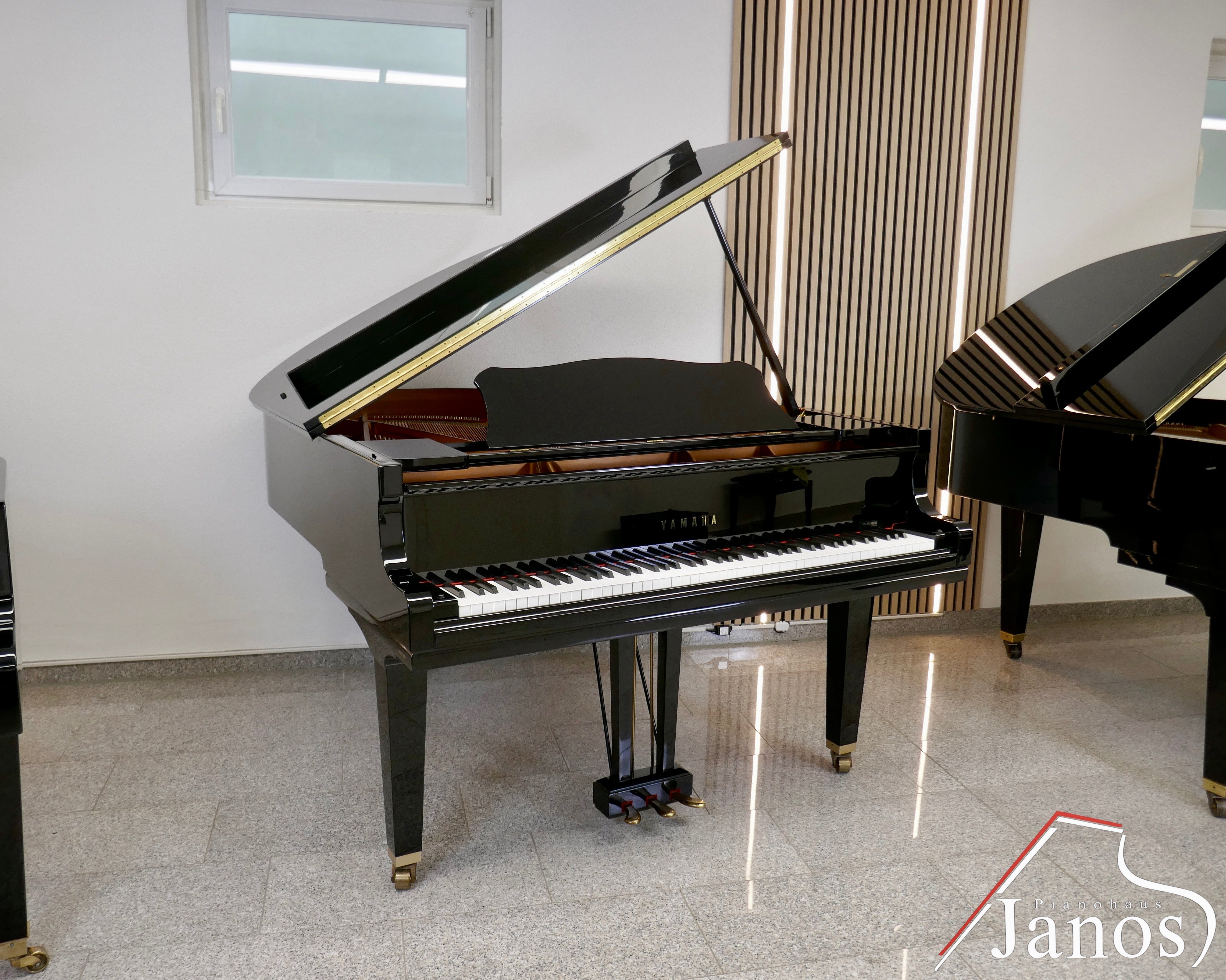 Flügel Yamaha GC1 - Schwarz Hochglanz