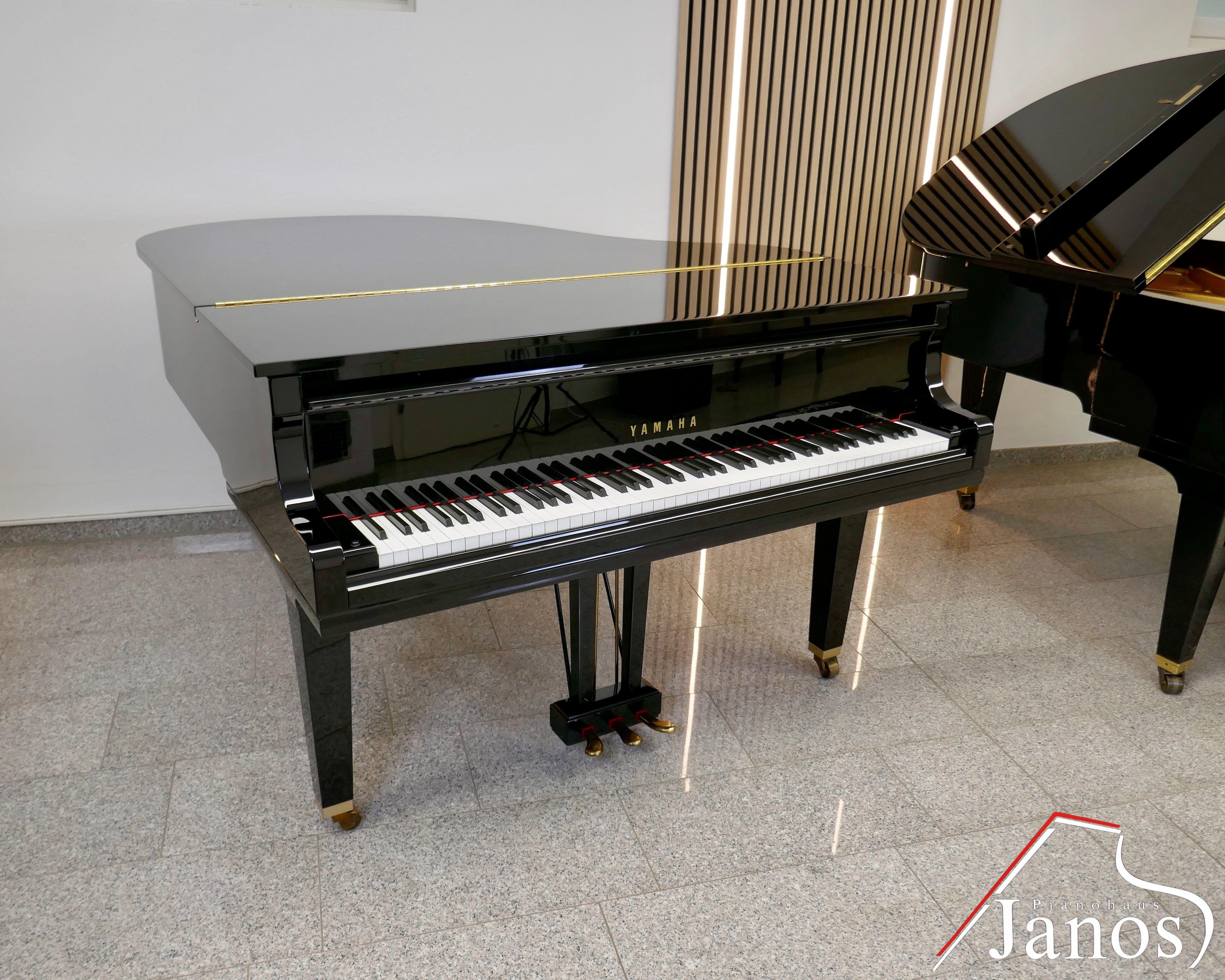 Flügel Yamaha G2 - Schwarz Hochglanz