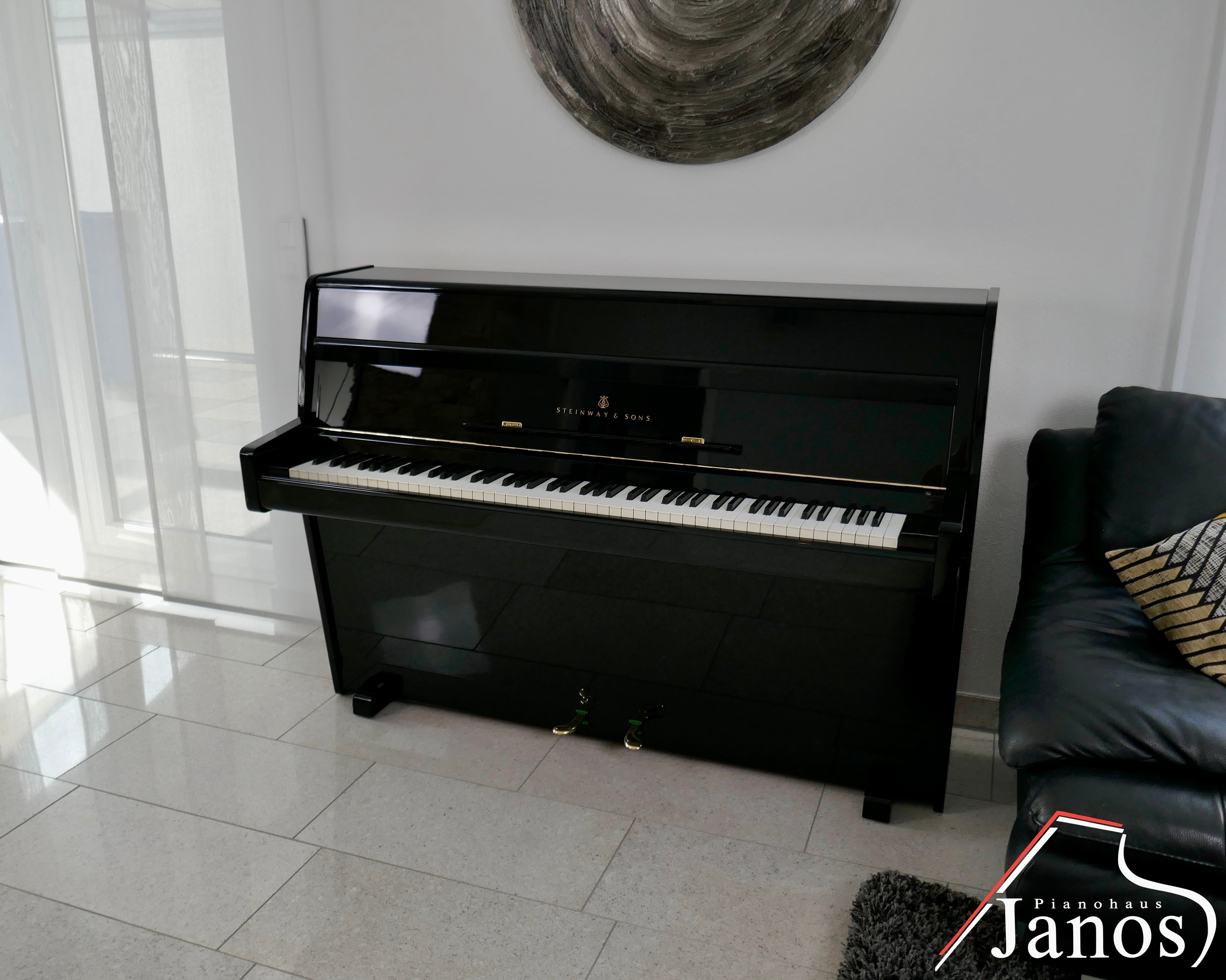 Klavier Steinway & Sons F-104