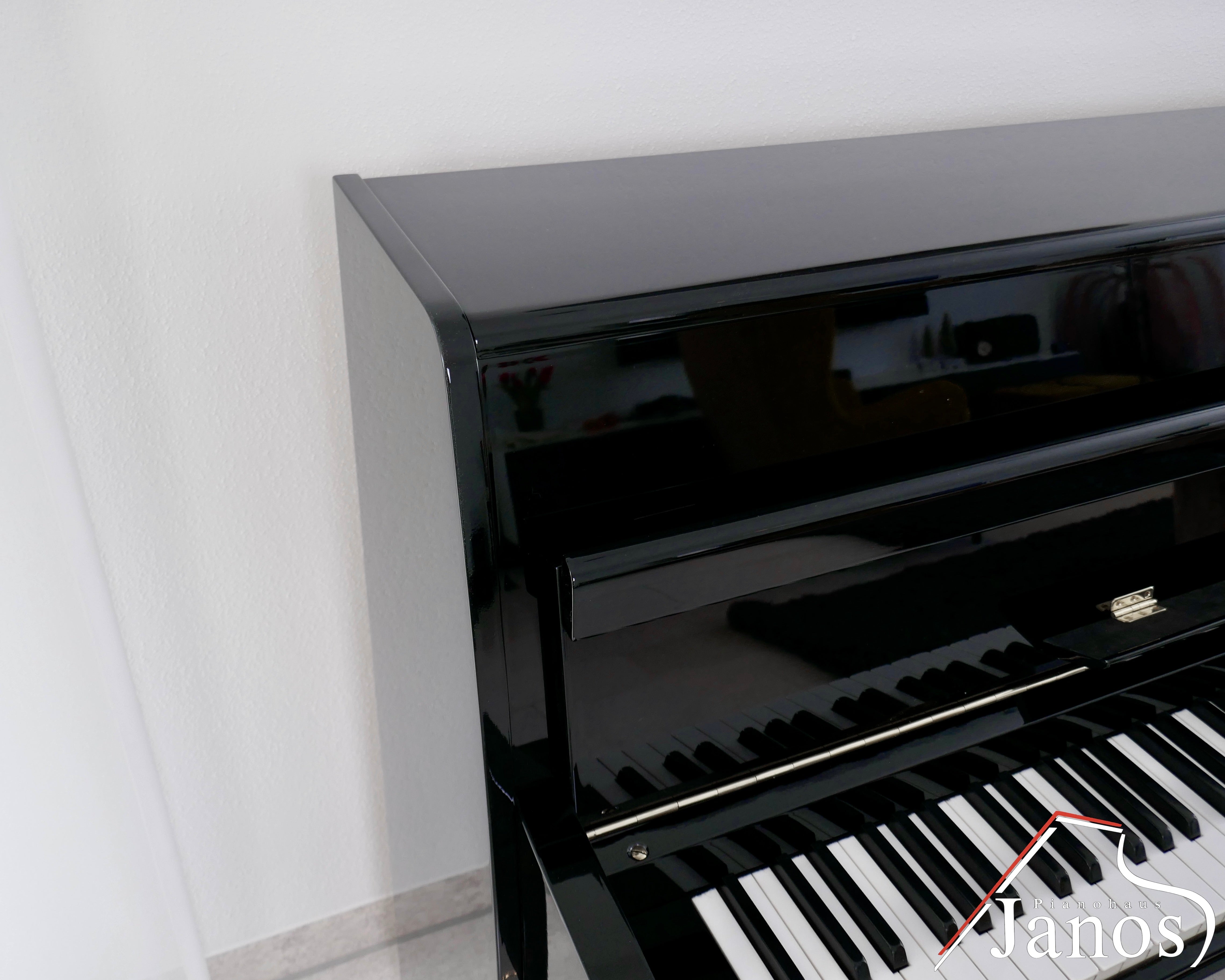 Klavier Steinway & Sons F-104