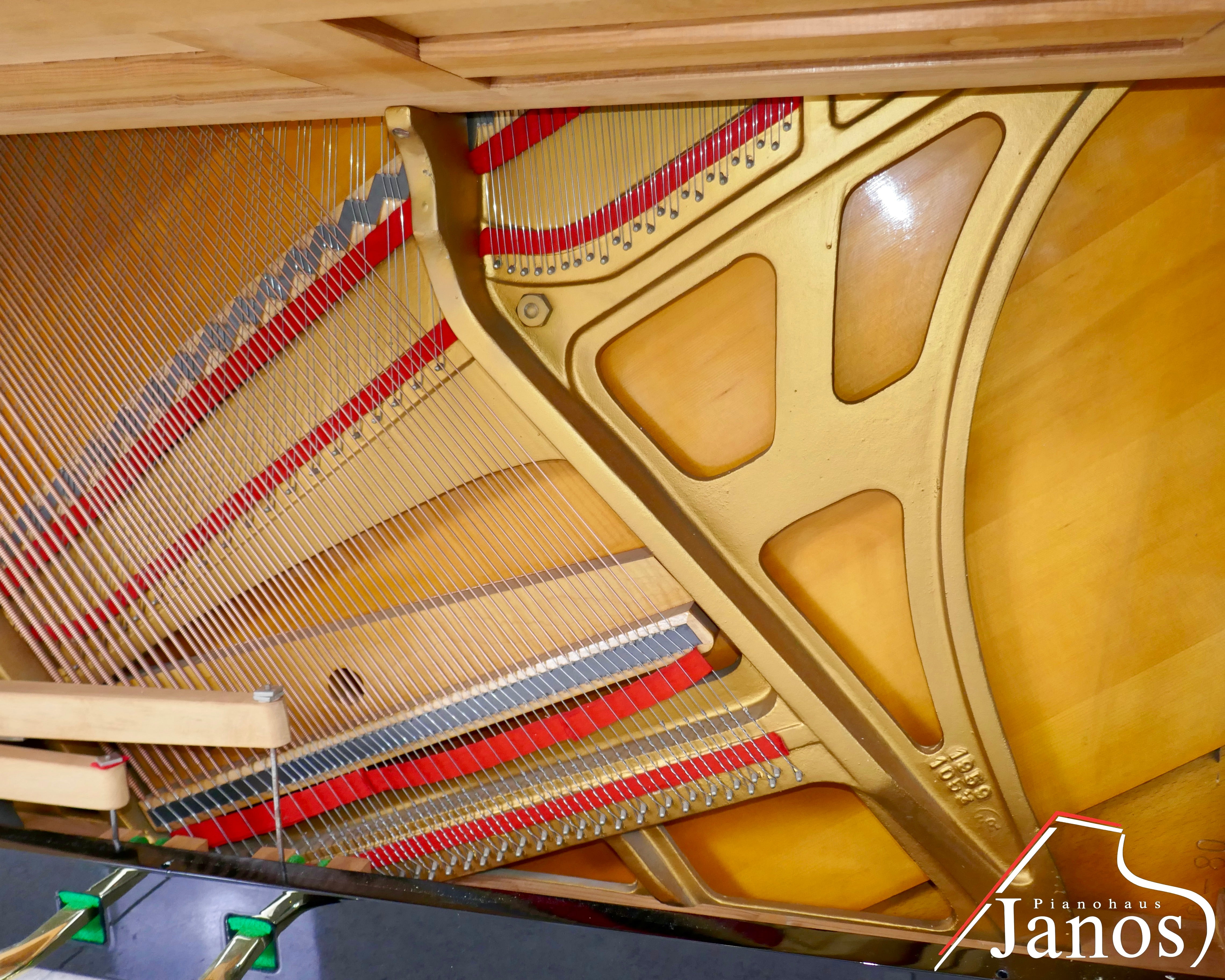 Klavier Steinway & Sons F-104