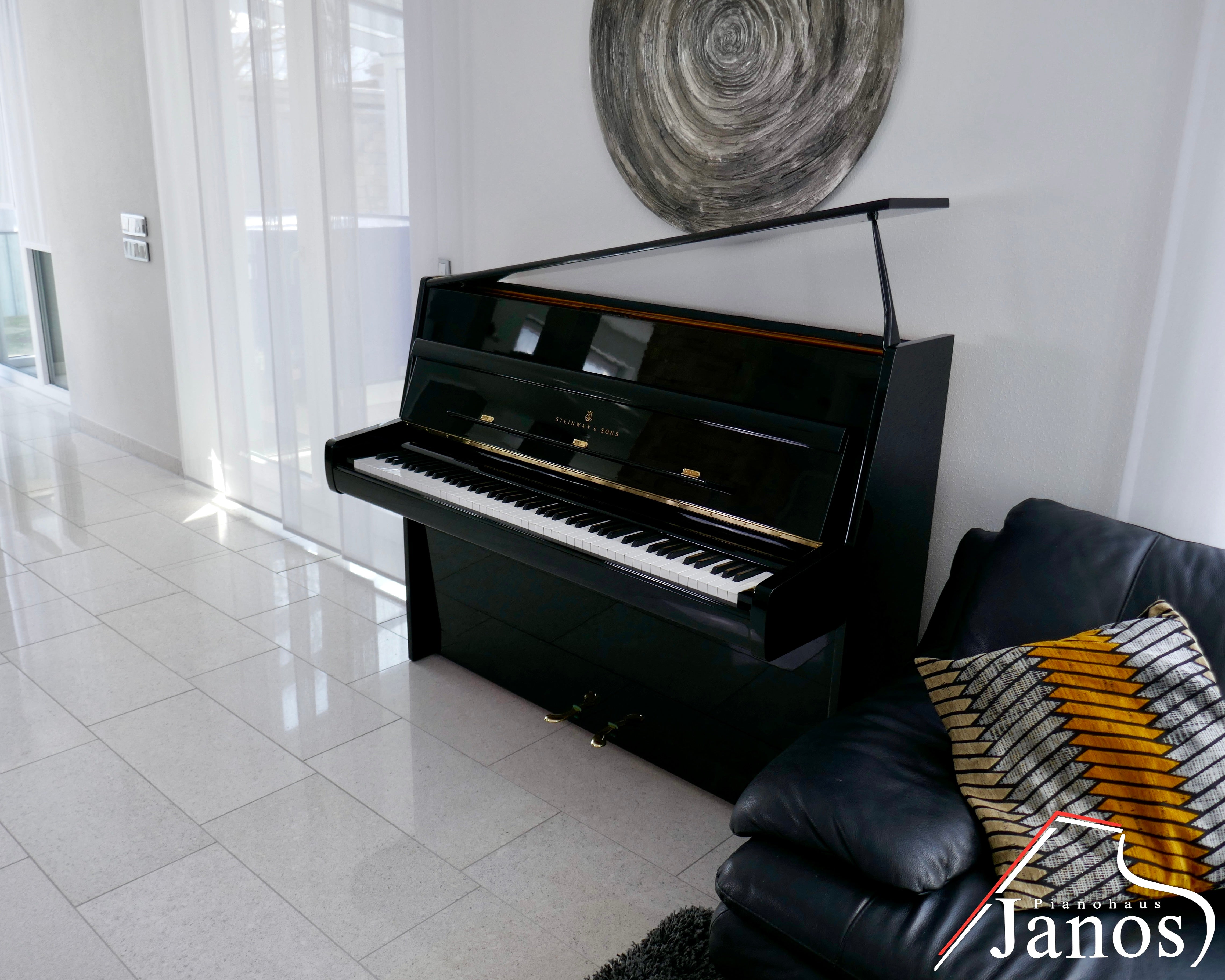 Klavier Steinway & Sons Z-114 - Schwarz Hochglanz