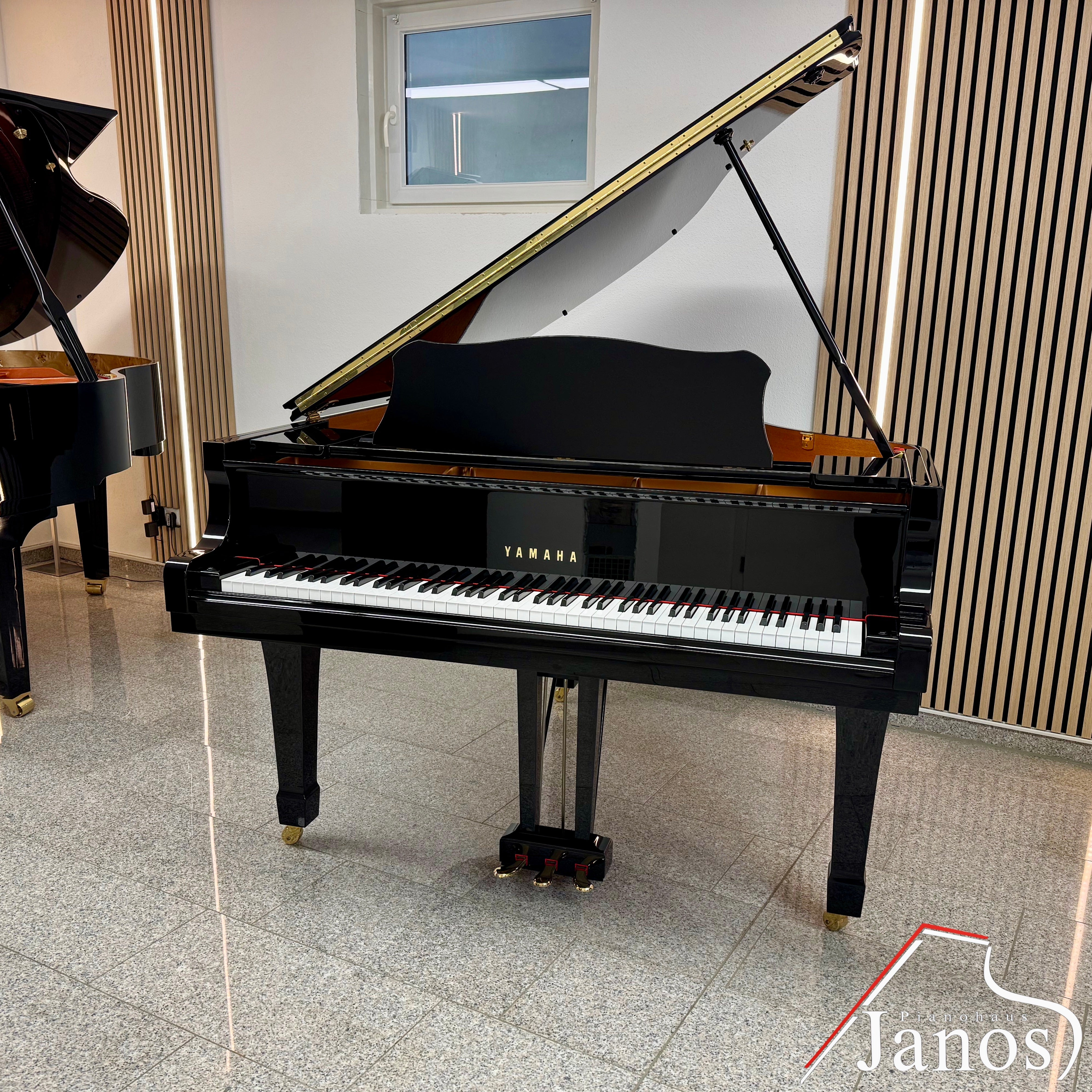Flügel Yamaha G2 - Schwarz Hochglanz