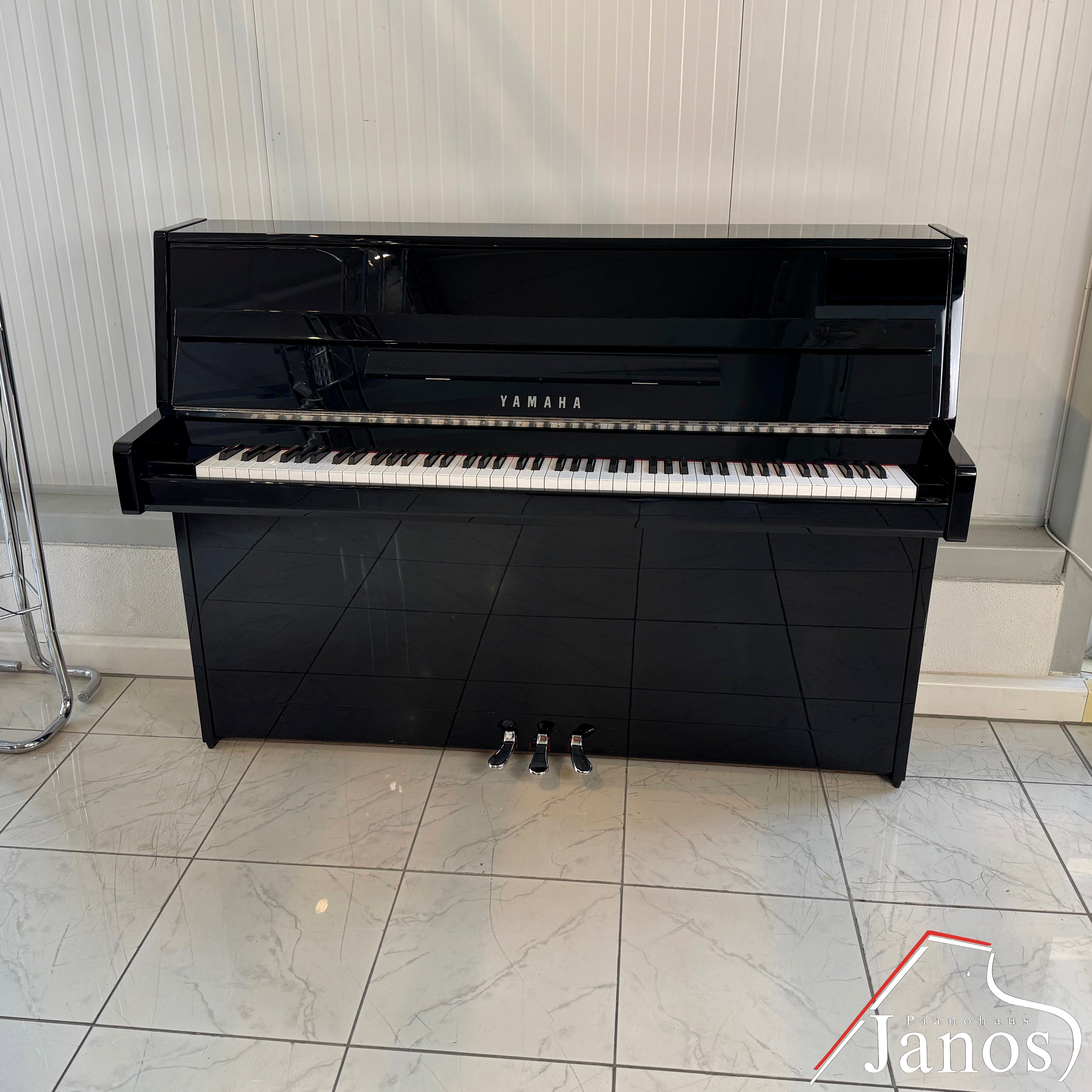 Klavier Yamaha b1 PEC - Schwarz Hochglanz
