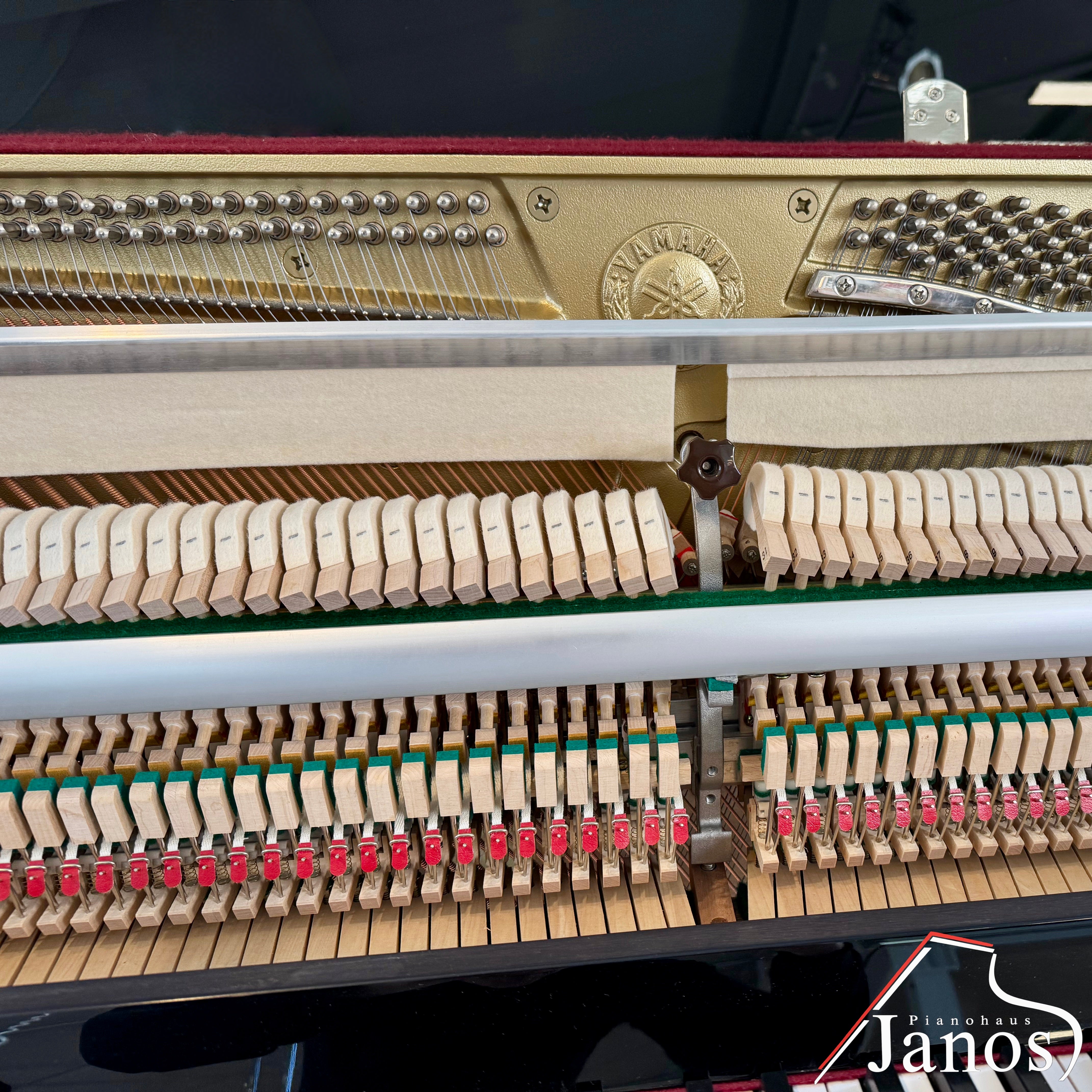 Klavier Yamaha b1 PEC - Schwarz Hochglanz