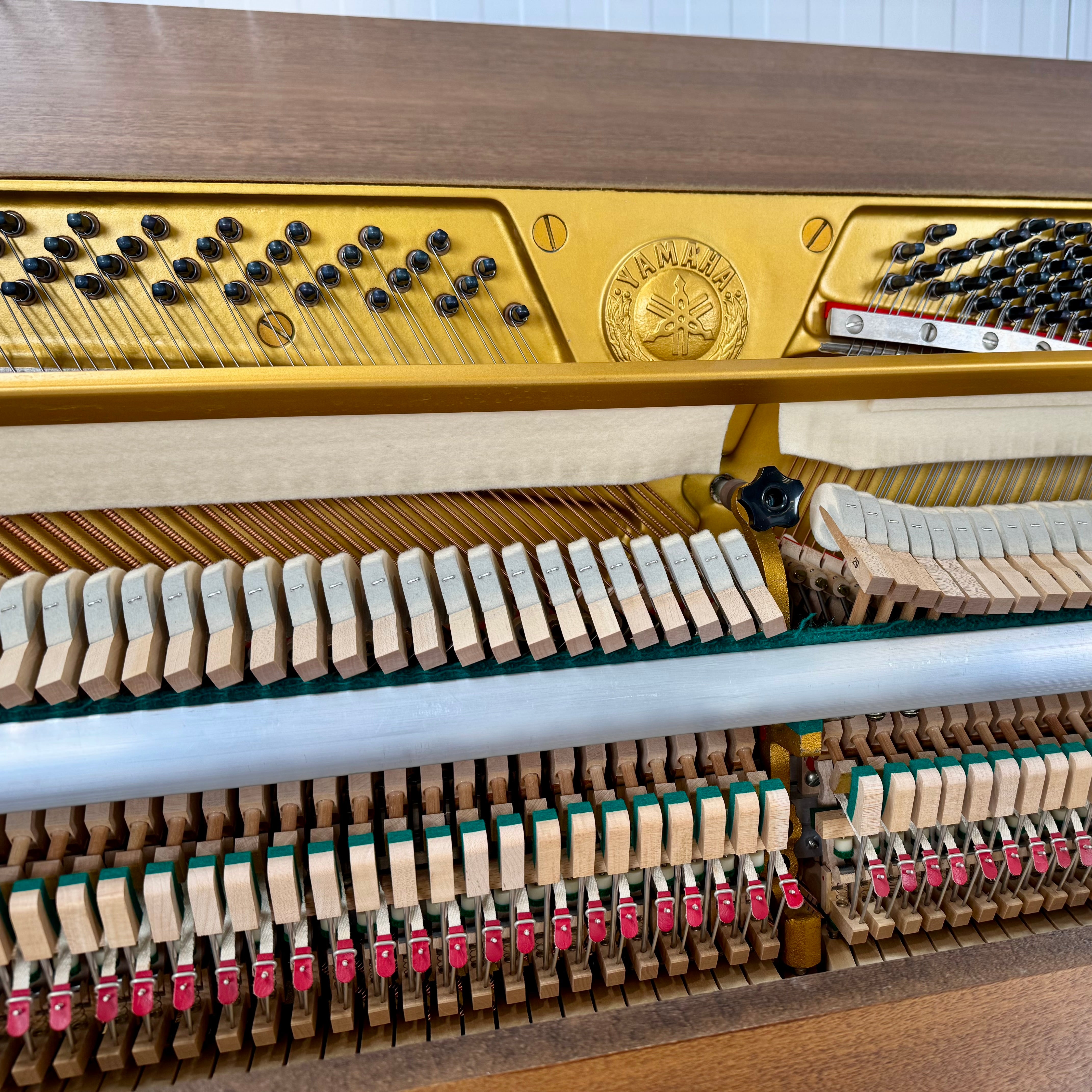 Klavier Yamaha 104 - Nussbaum