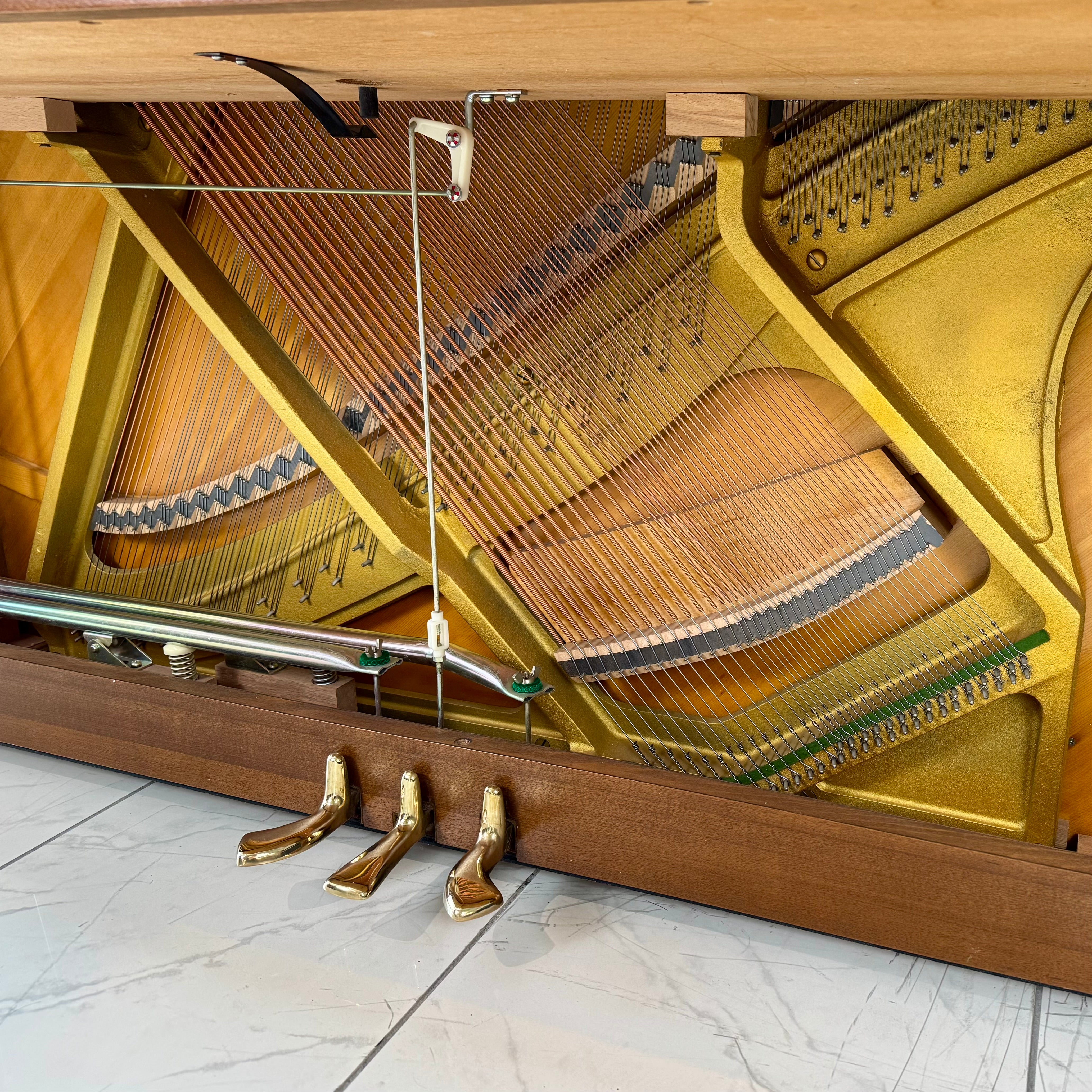 Klavier Yamaha 104 - Nussbaum