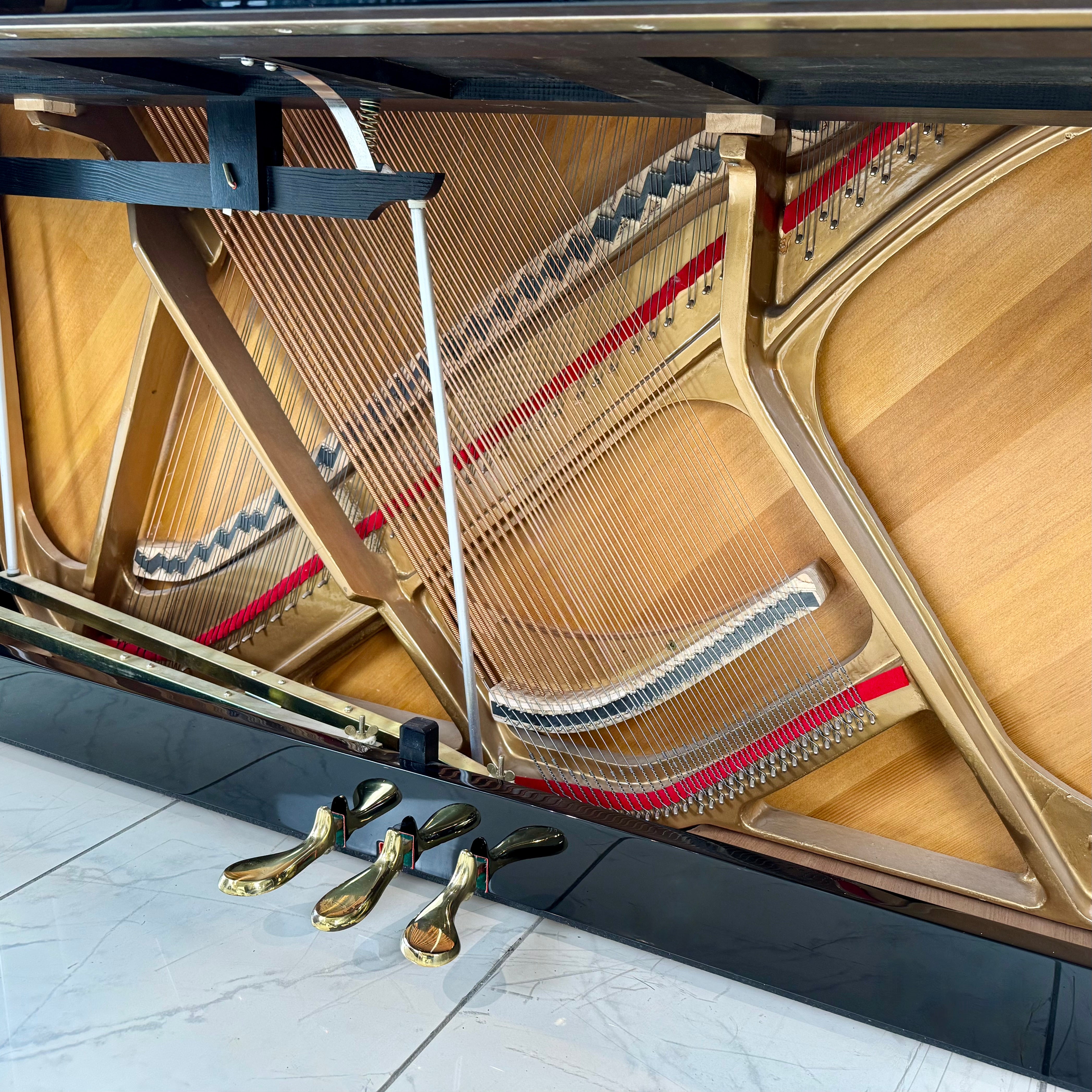 Klavier Eterna ER-C10 - Schwarz Hochglanz - by Yamaha