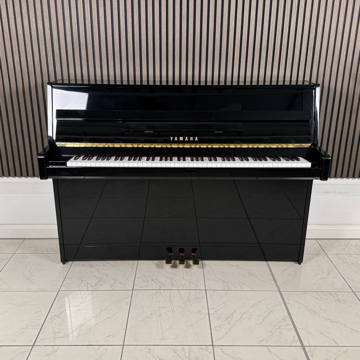 Klavier Yamaha b1 PE - Schwarz Hochglanz
