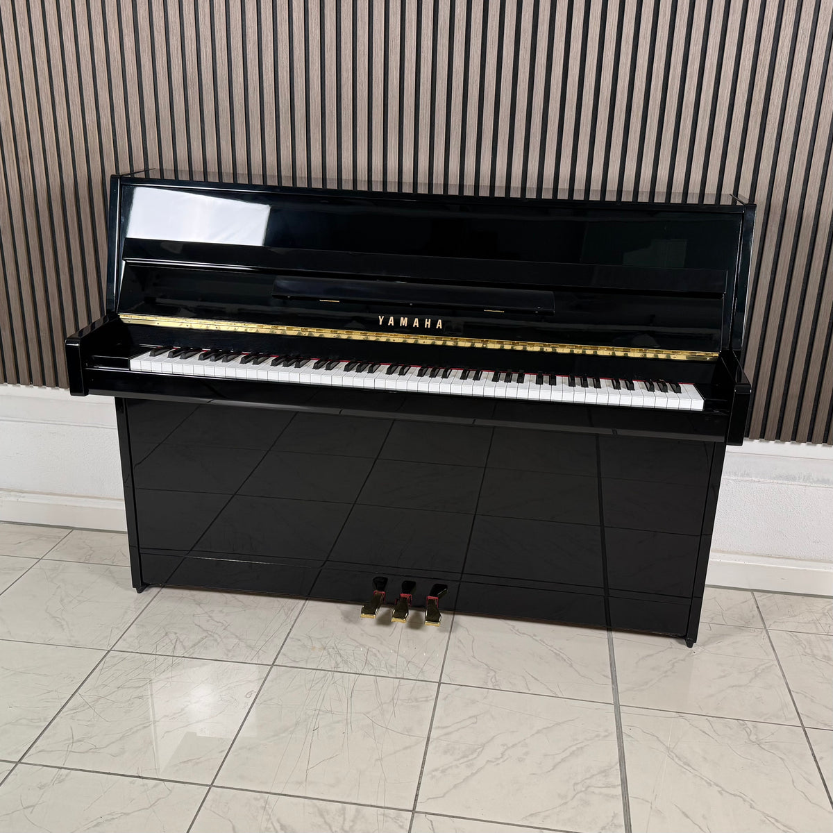 Klavier Yamaha b1 PE - Schwarz Hochglanz