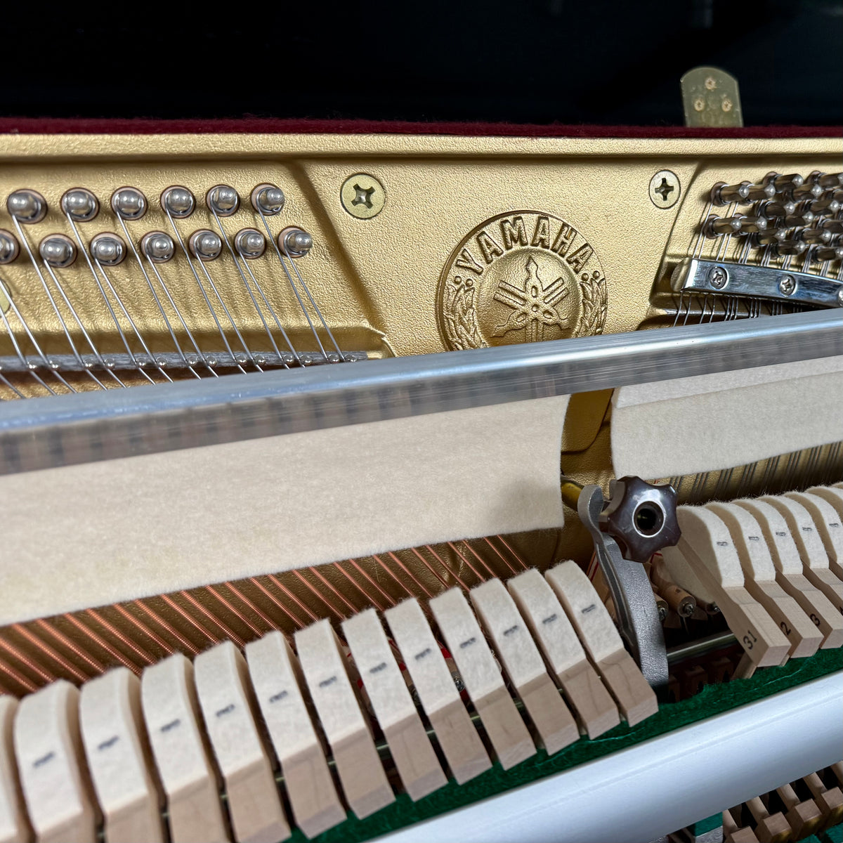 Klavier Yamaha b1 PE - Schwarz Hochglanz