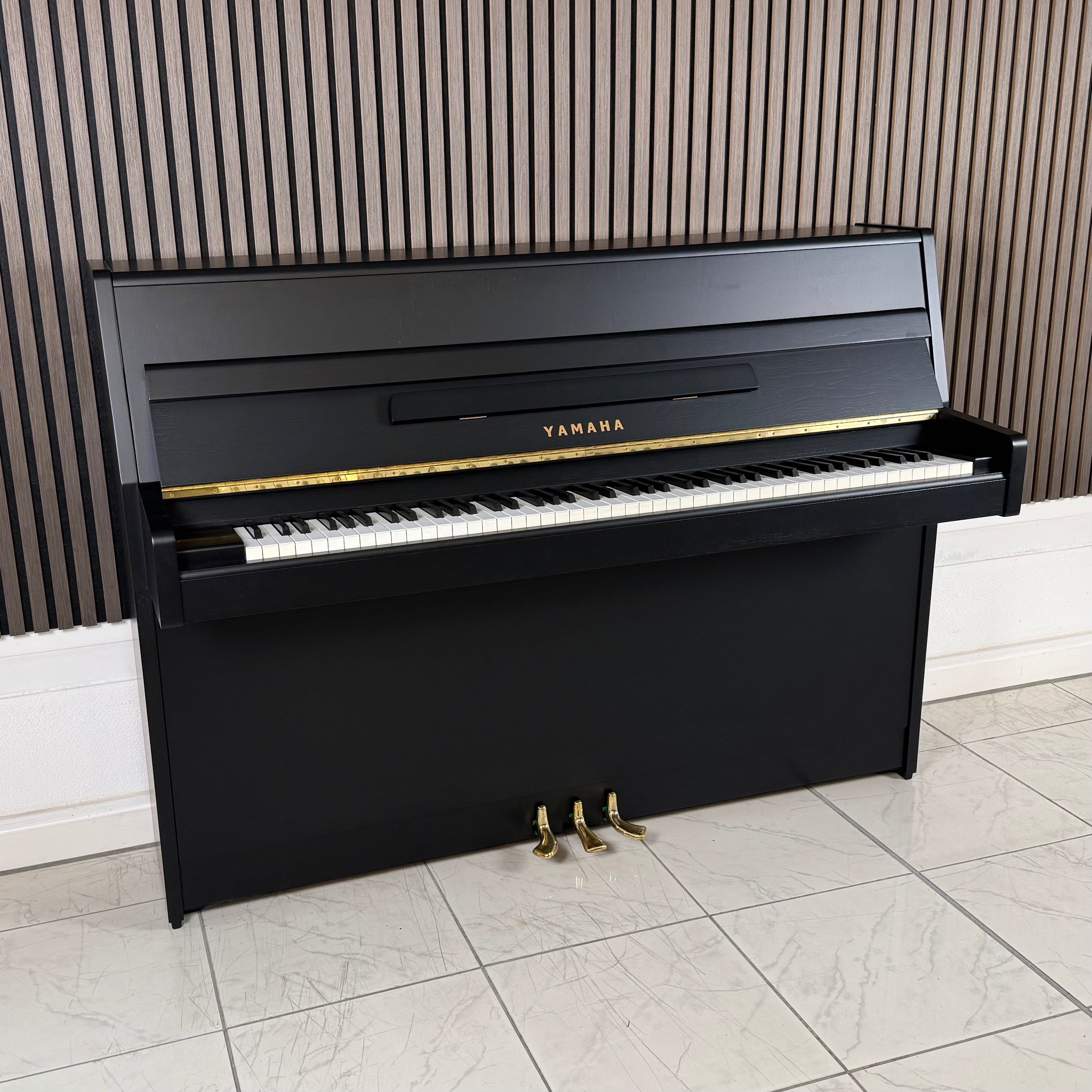 Klavier Yamaha M1J - Schwarz Matt