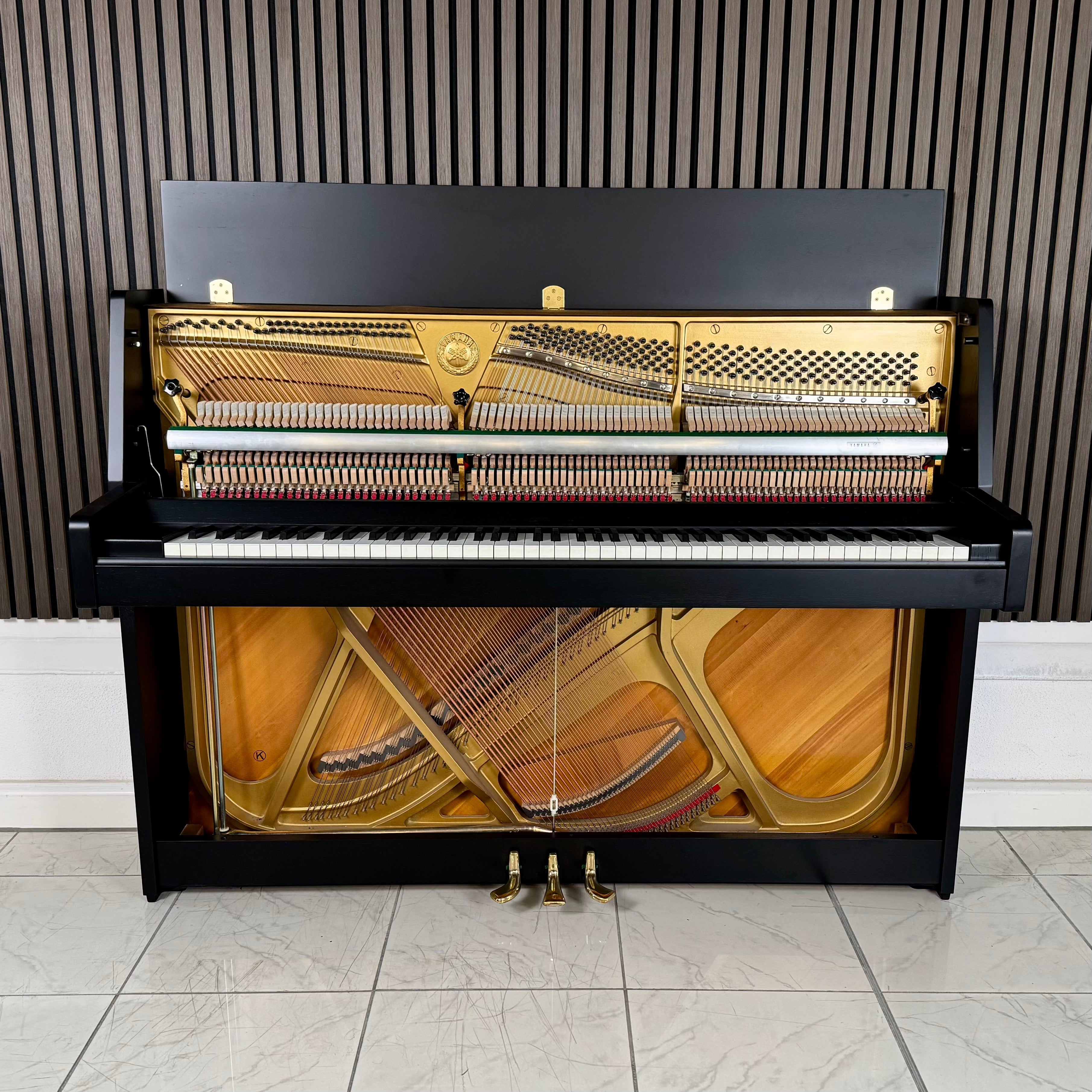 Klavier Yamaha M1J - Schwarz Matt